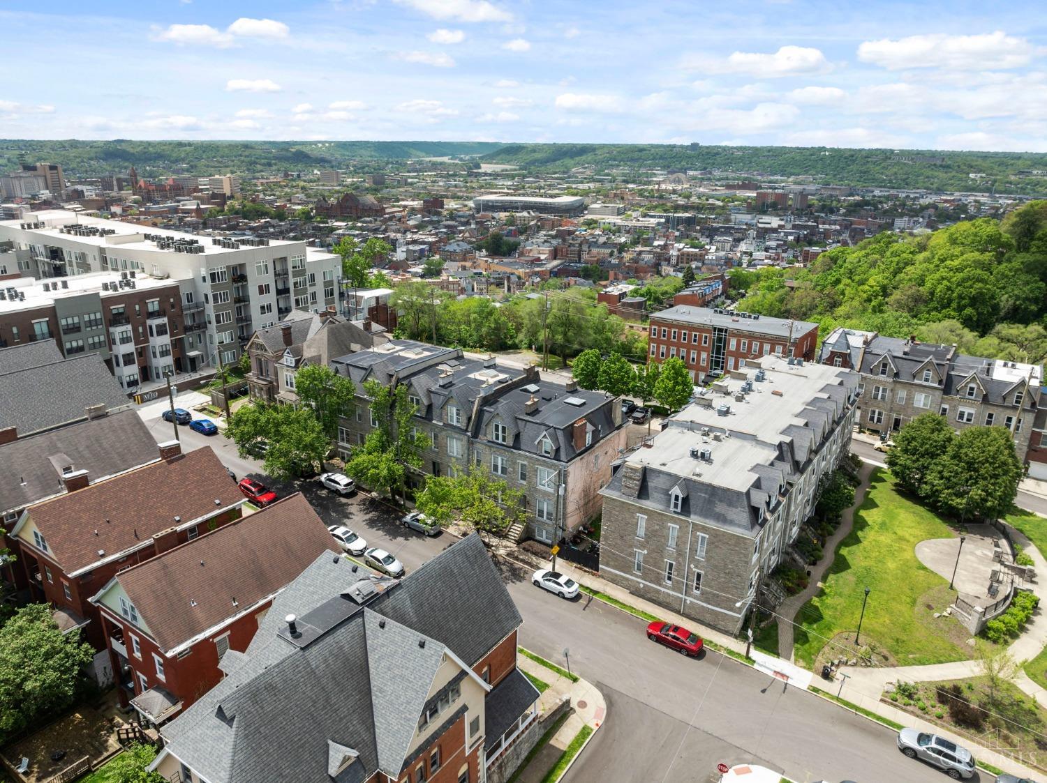 Cincinnati, Ohio, 45219, United States, 4 Bedrooms Bedrooms, ,4 BathroomsBathrooms,Residential,For Sale,1804934