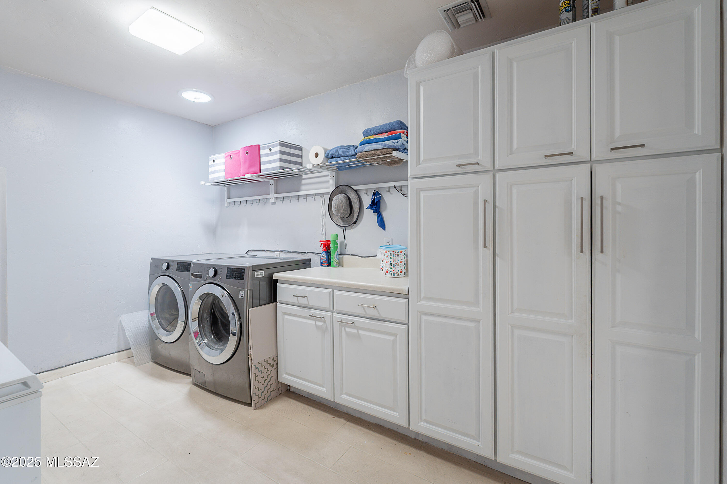 Tucson, Arizona, 85745, United States, 3 Bedrooms Bedrooms, ,2 BathroomsBathrooms,Residential,For Sale,1857796