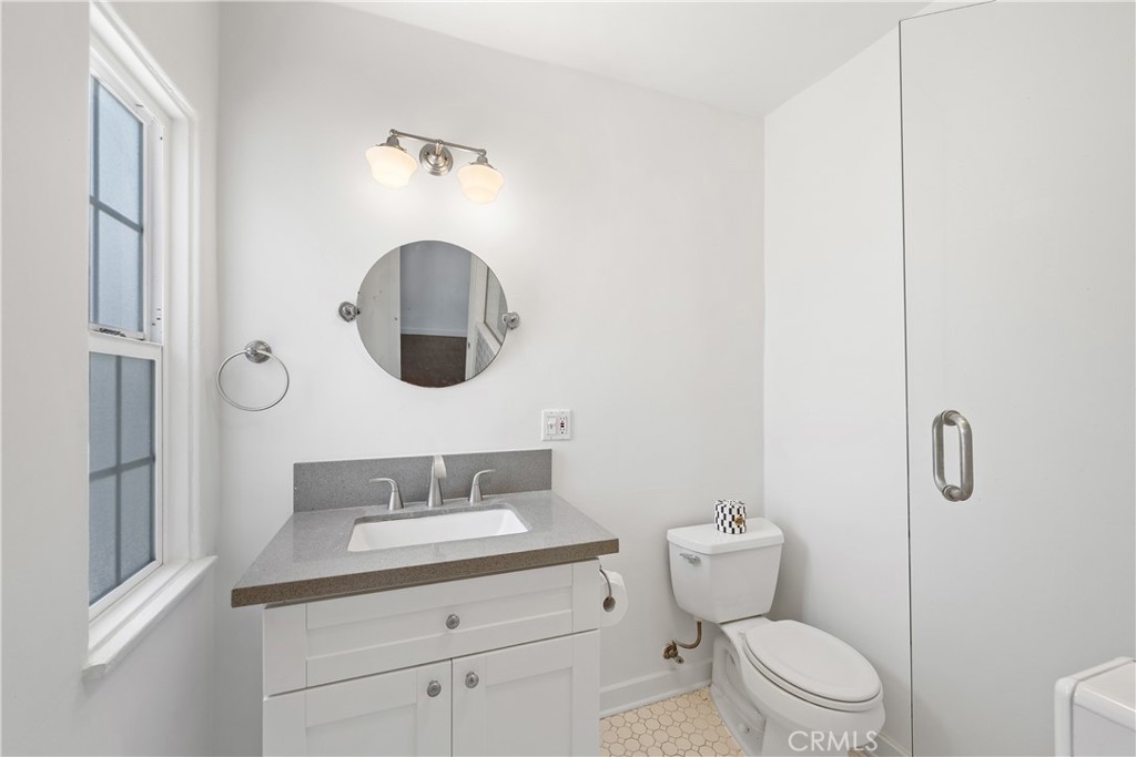 Los Angeles, California, 90034, United States, 3 Bedrooms Bedrooms, ,2 BathroomsBathrooms,Residential,For Sale,1866945