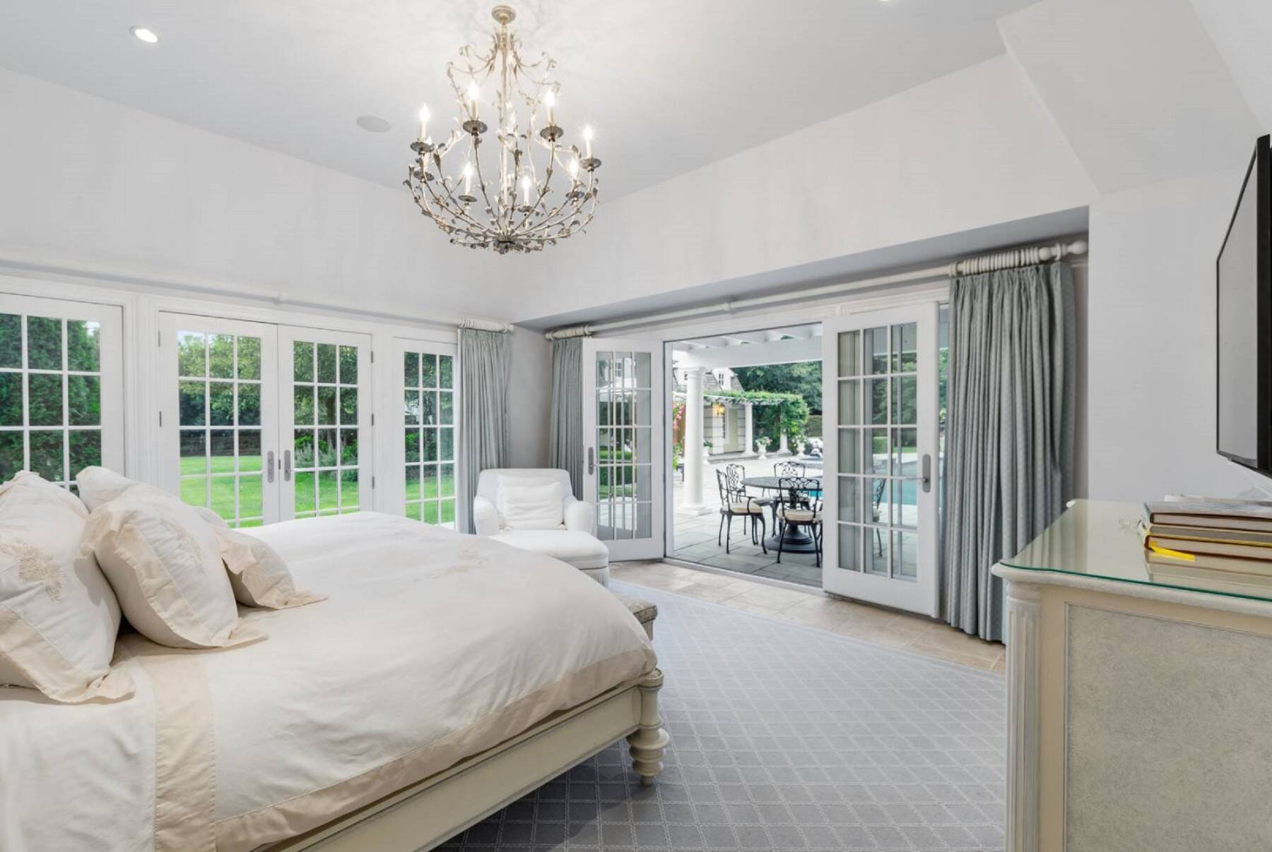  2-Acre SHV Compound, Fully Furnished, w/ Guest & Pool House - 物件實景