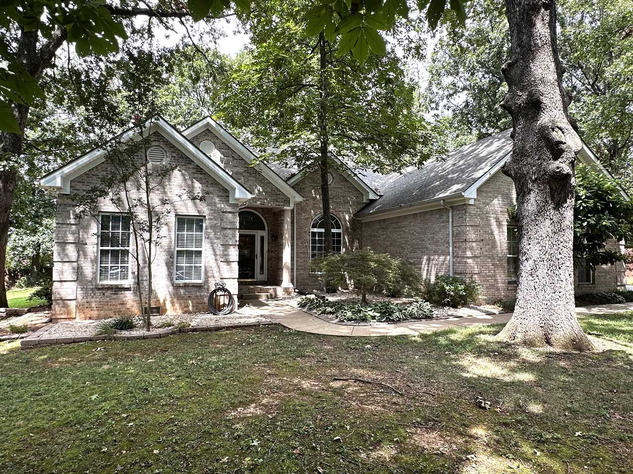 Bowling Green, Kentucky, 42104, United States, 5 Bedrooms Bedrooms, ,3 BathroomsBathrooms,Residential,For Sale,1907465