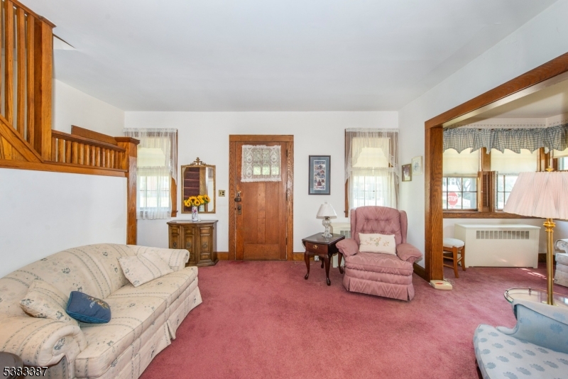 Verona Twp., New Jersey, 07044, United States, 3 Bedrooms Bedrooms, ,2 BathroomsBathrooms,Residential,For Sale,1961647