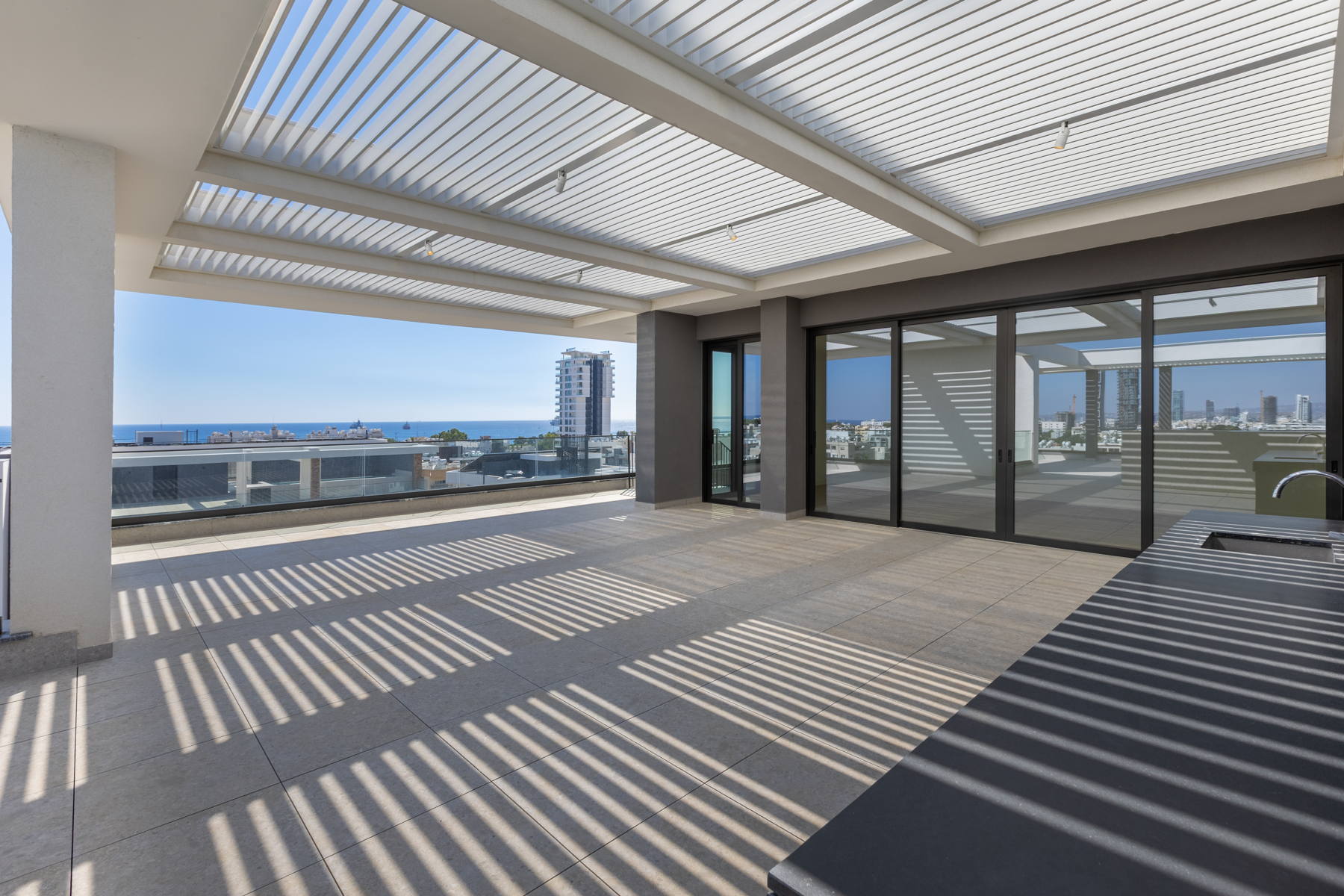  Sea View Penthouse with Rooftop Pool & Sauna, Germasogeia, Limassol - 物件實景