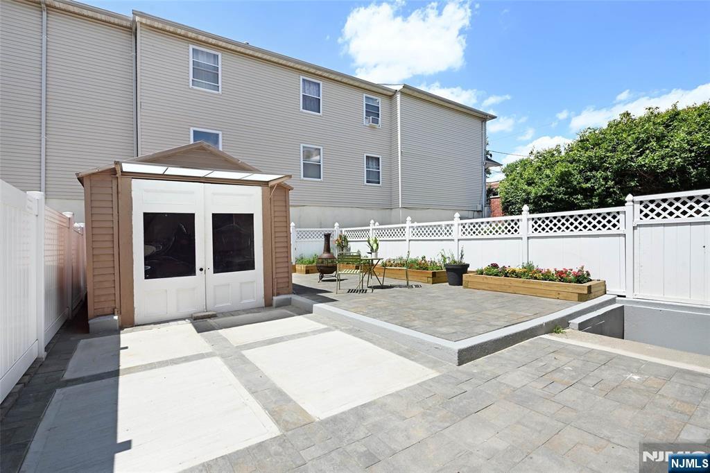 Jersey City, New Jersey, 07306, United States, 9 Bedrooms Bedrooms, ,6 BathroomsBathrooms,Residential,For Sale,1926264