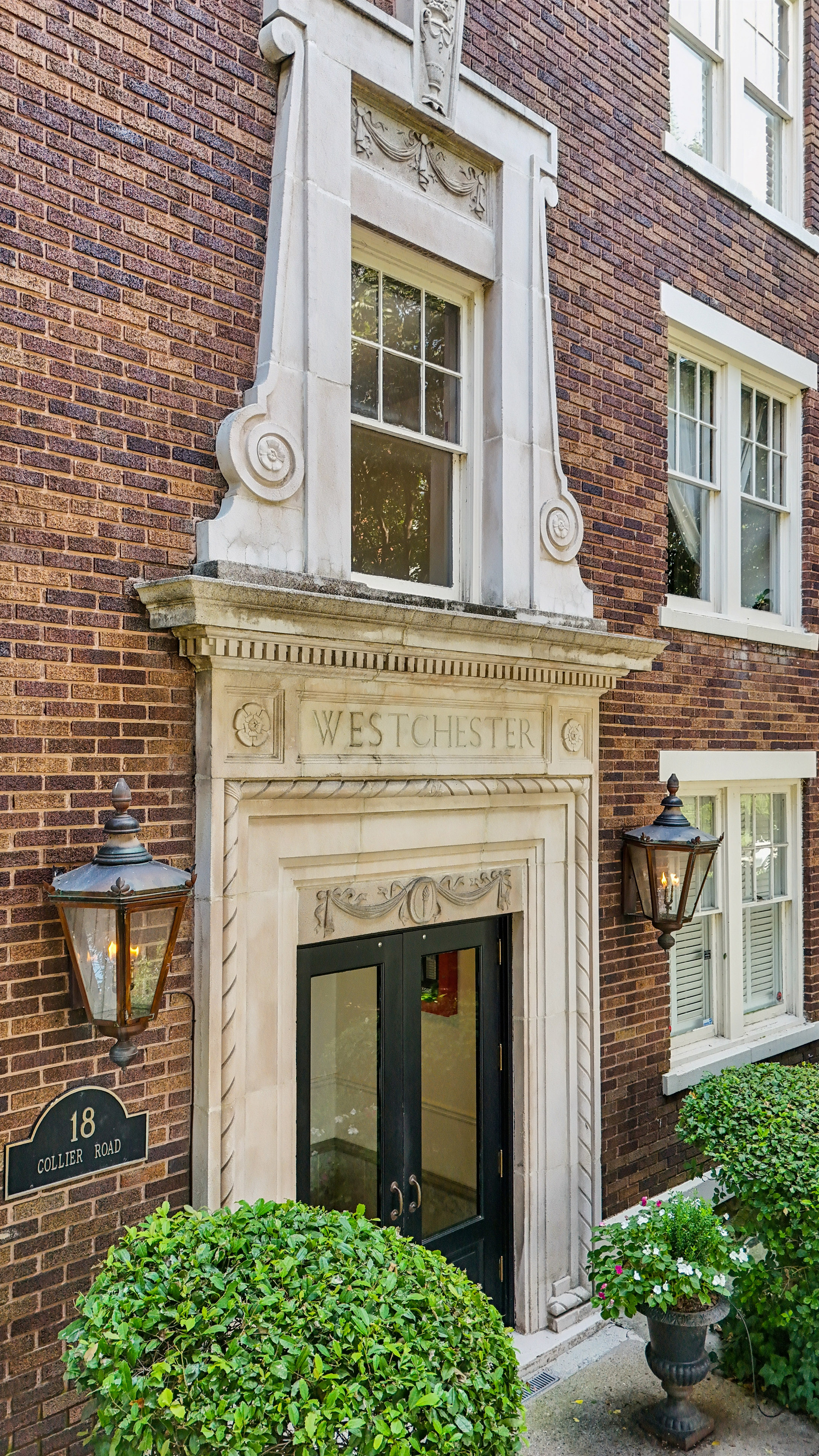  Beautiful Top Floor End Unit Condo Combines Historic Charm and Modern Finishes - 物件實景