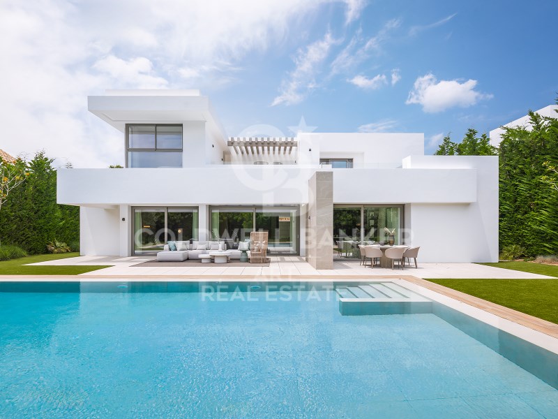 Estepona, Andalusia, ES, 5 Bedrooms Bedrooms, ,5 BathroomsBathrooms,Residential,For Sale,1826458