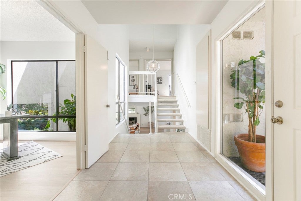 Glendale, California, 91206, United States, 2 Bedrooms Bedrooms, ,3 BathroomsBathrooms,Residential,For Sale,1941682