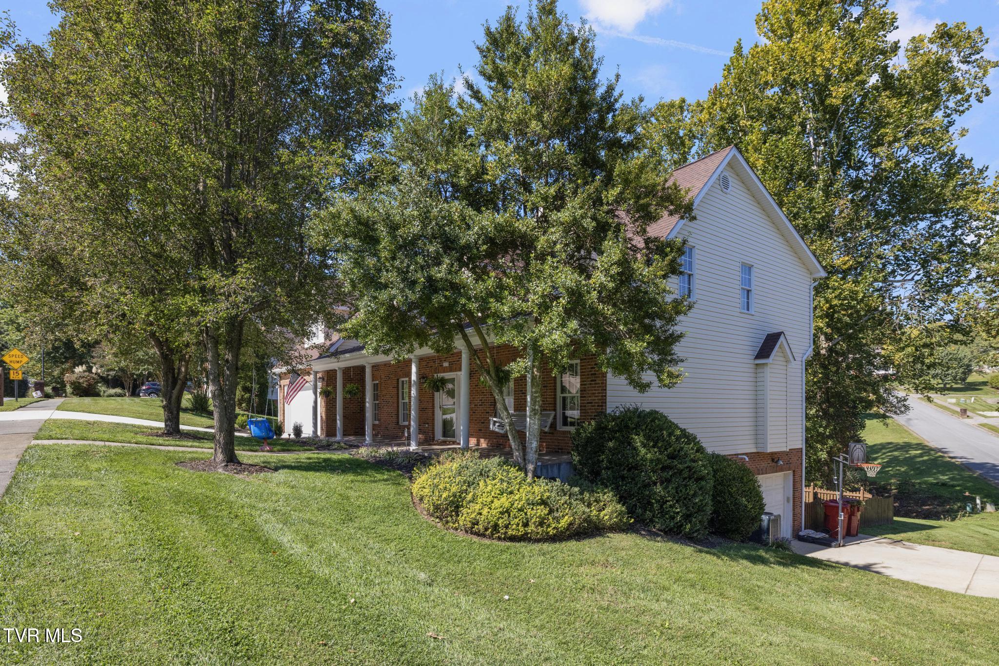 Gray, Tennessee, 37615, United States, 5 Bedrooms Bedrooms, ,4 BathroomsBathrooms,Residential,For Sale,1978234