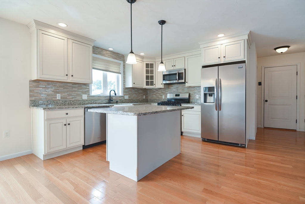 Rockland, Massachusetts, 02370, United States, 4 Bedrooms Bedrooms, ,3 BathroomsBathrooms,Residential,For Sale,1942802