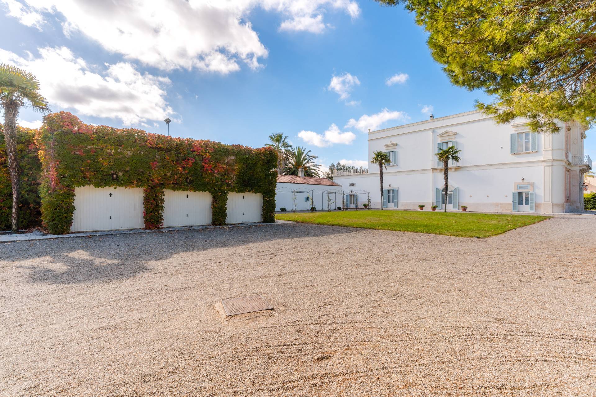 Gioia del Colle, Bari, 70023, IT, 6 Bedrooms Bedrooms, ,9 BathroomsBathrooms,Residential,For Sale,1991978