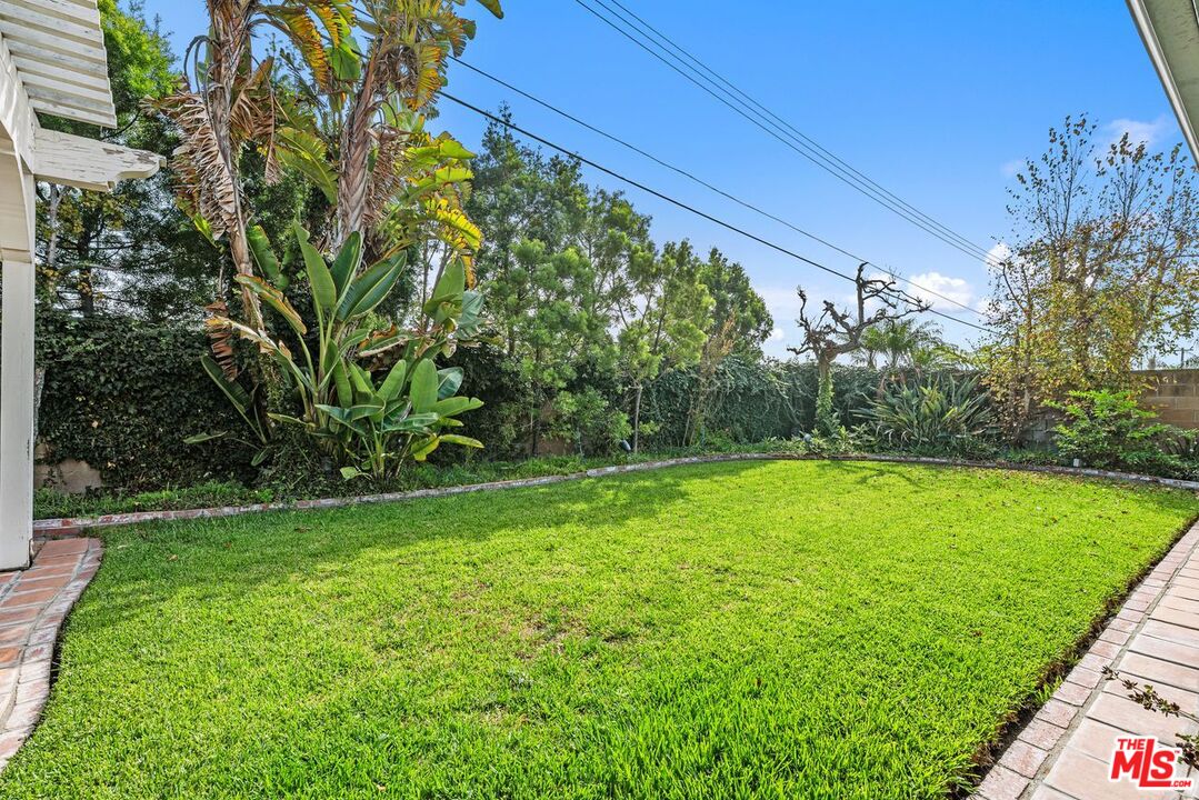 Los Angeles, California, 90056, United States, 5 Bedrooms Bedrooms, ,3 BathroomsBathrooms,Residential,For Sale,1987741