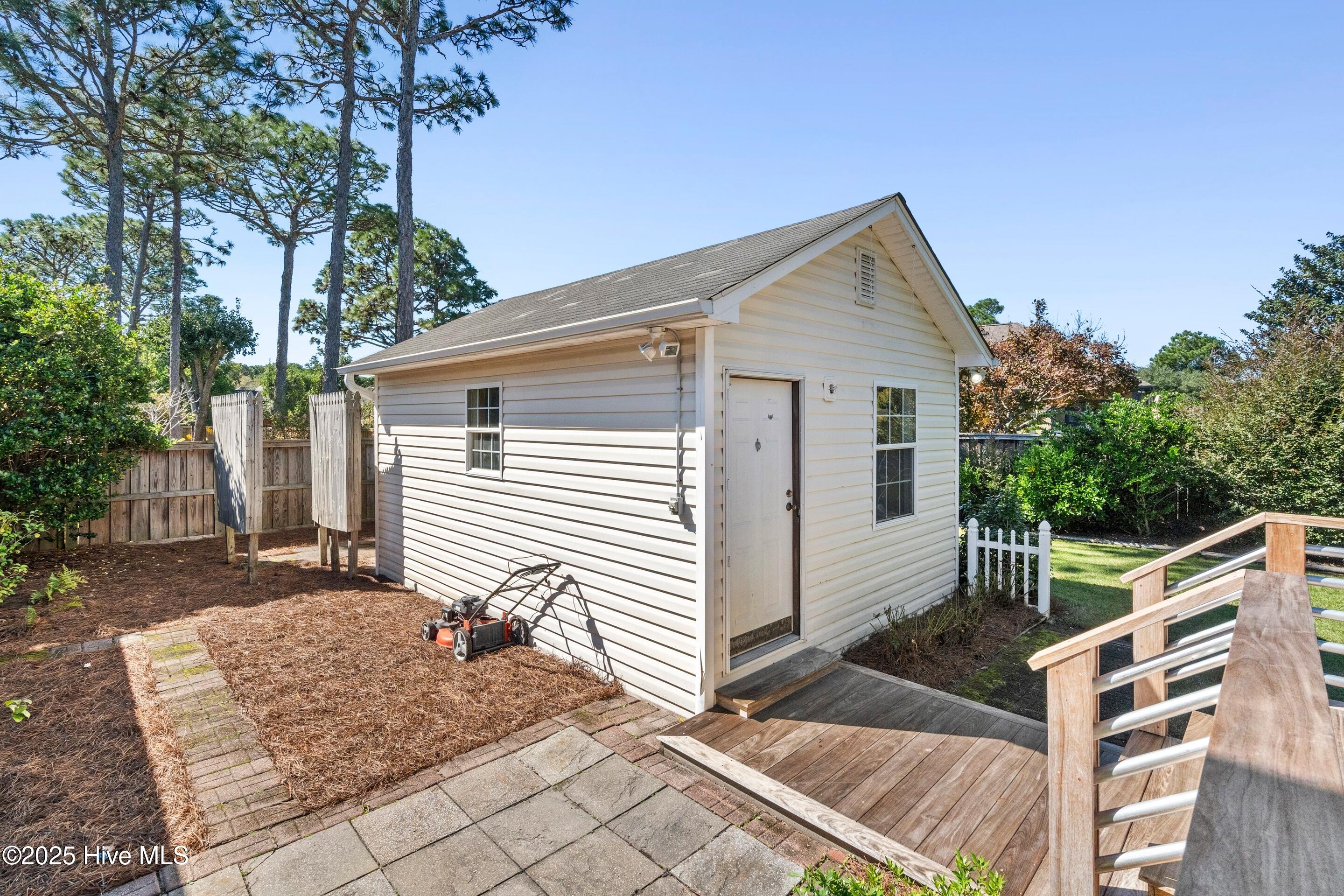 Wilmington, North Carolina, 28409, United States, 4 Bedrooms Bedrooms, ,3 BathroomsBathrooms,Residential,For Sale,1967637