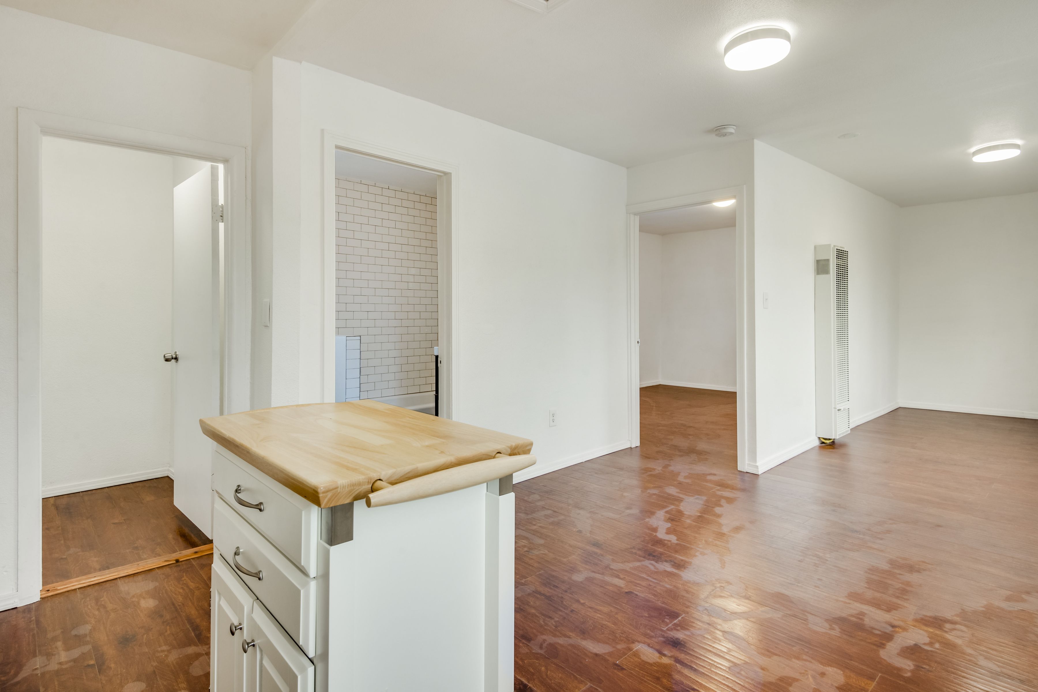  1742 W 36th St - 物件實景
