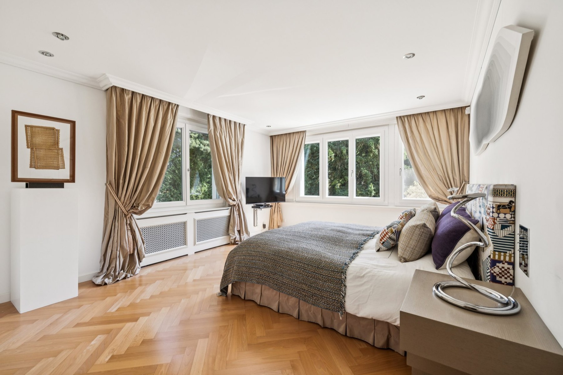  An exceptional property set in lush greenery - 物件實景