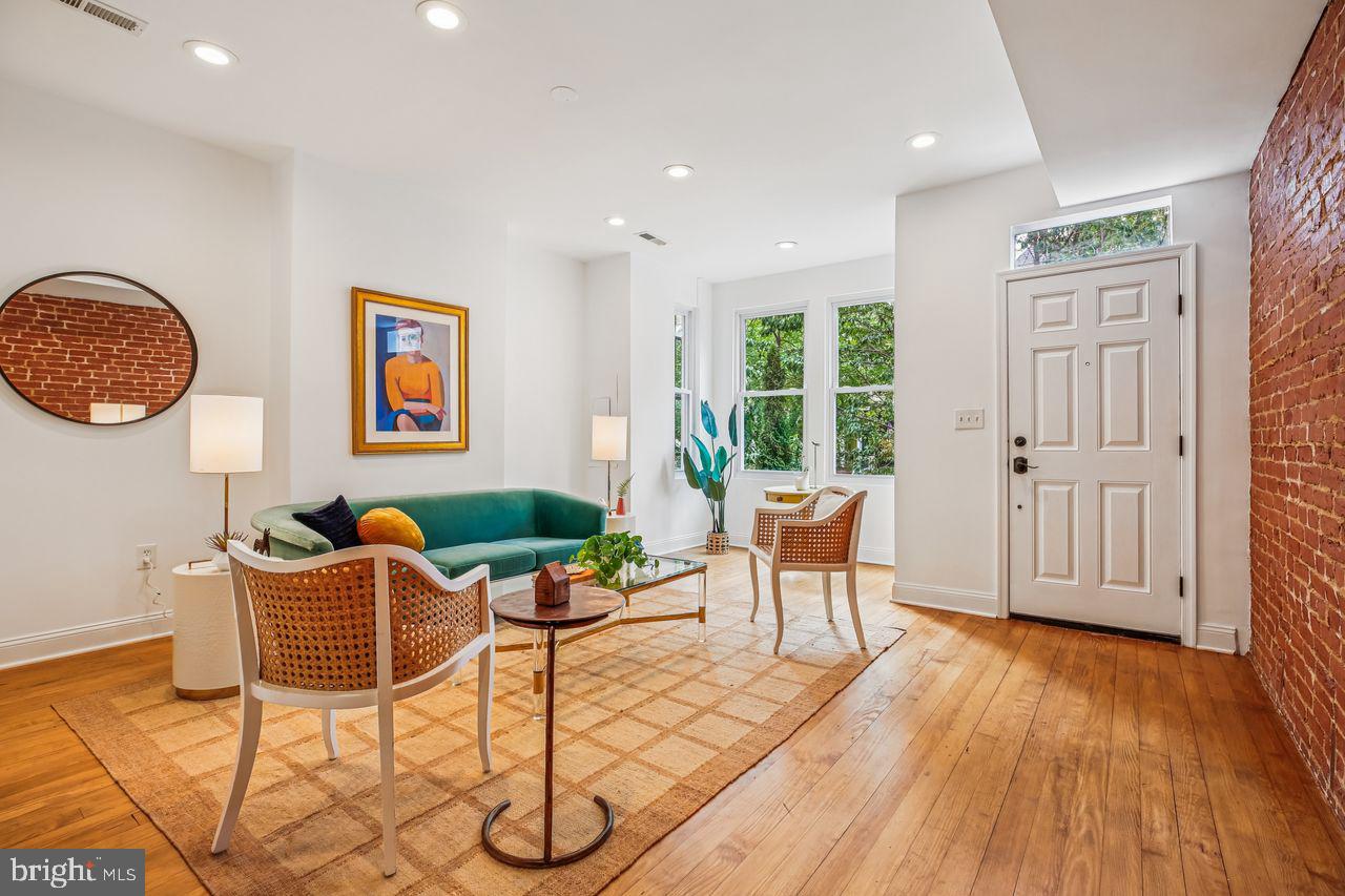 Washington, District of Columbia, 20002, United States, 3 Bedrooms Bedrooms, ,4 BathroomsBathrooms,Residential,For Sale,1951024