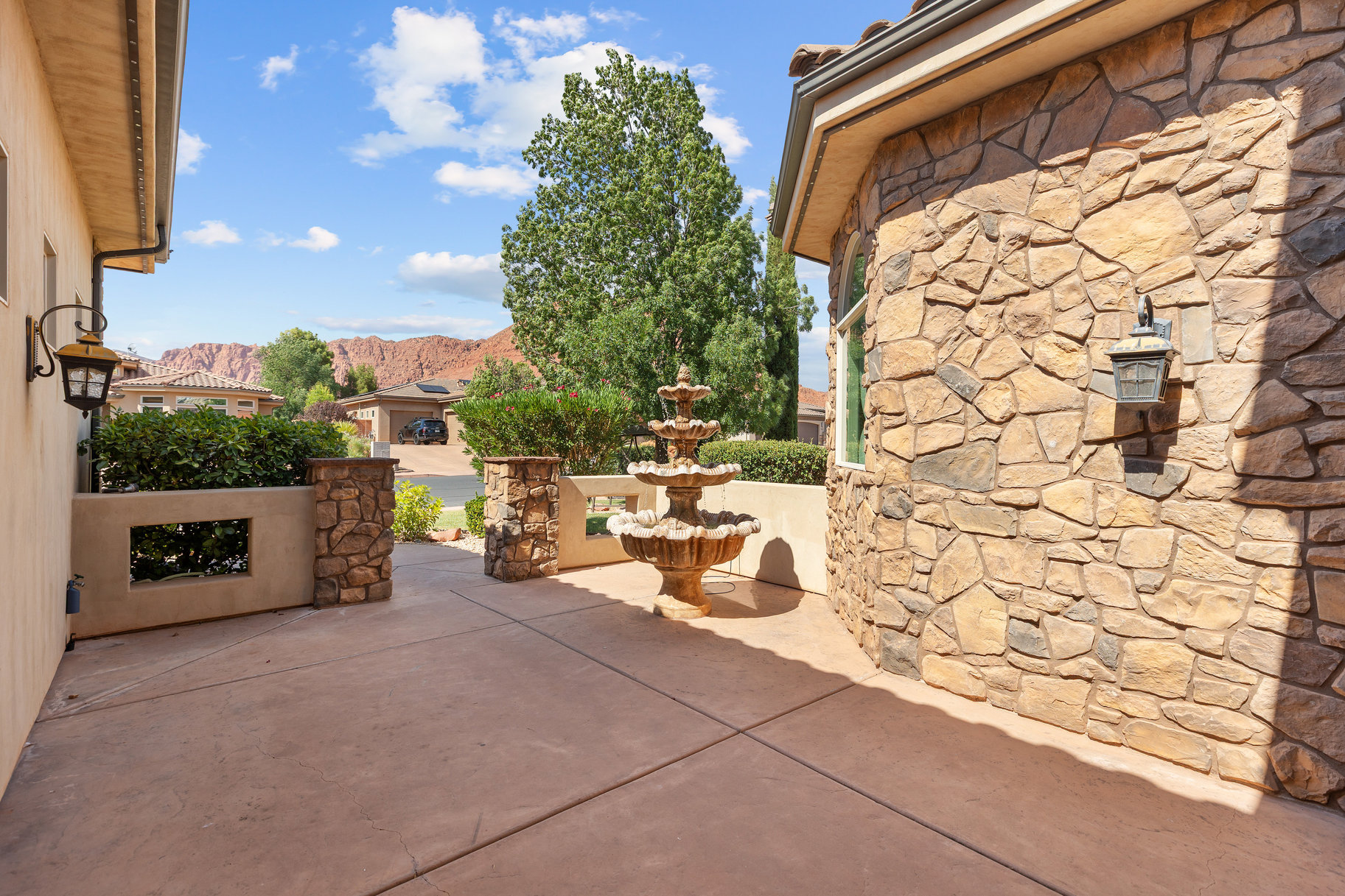  Tuscany Revival Resort-Style Living With Theater Room, Pool & 4-Car Garage - 物件實景