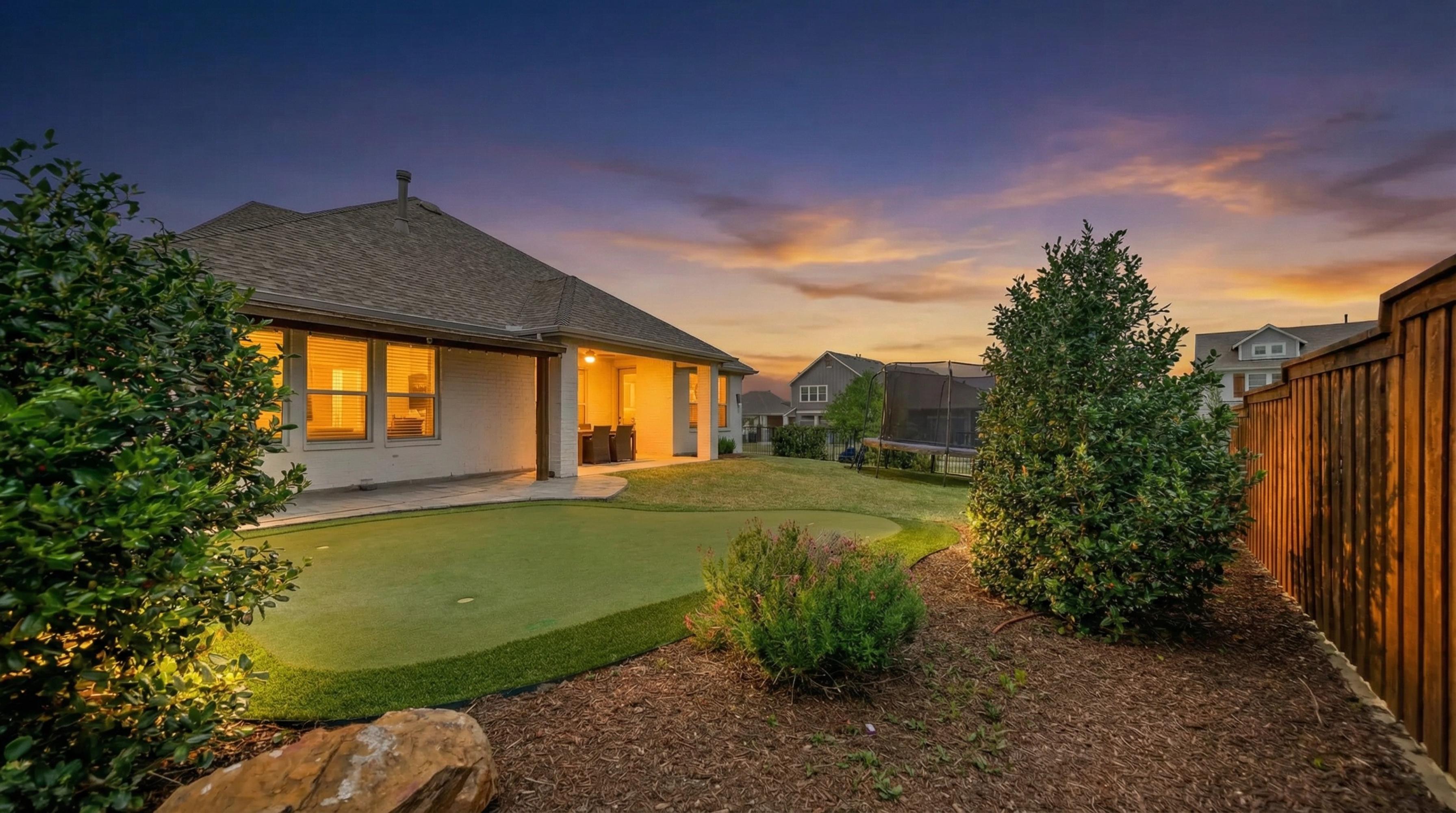  Skip the New Build. Established Walsh Phase 1 with a Backyard Putting Green - 物件實景