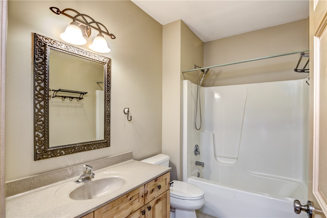 Eau Claire, Wisconsin, 54701, United States, 5 Bedrooms Bedrooms, ,4 BathroomsBathrooms,Residential,For Sale,1976179