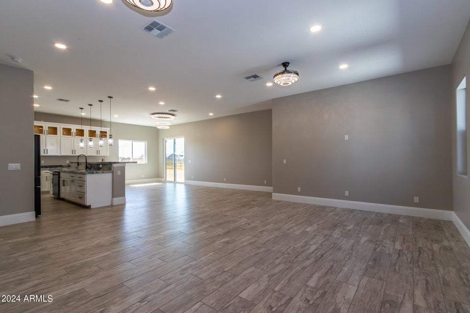 Tonopah, Arizona, 85354, United States, 4 Bedrooms Bedrooms, ,1 BathroomBathrooms,Residential,For Sale,1975997