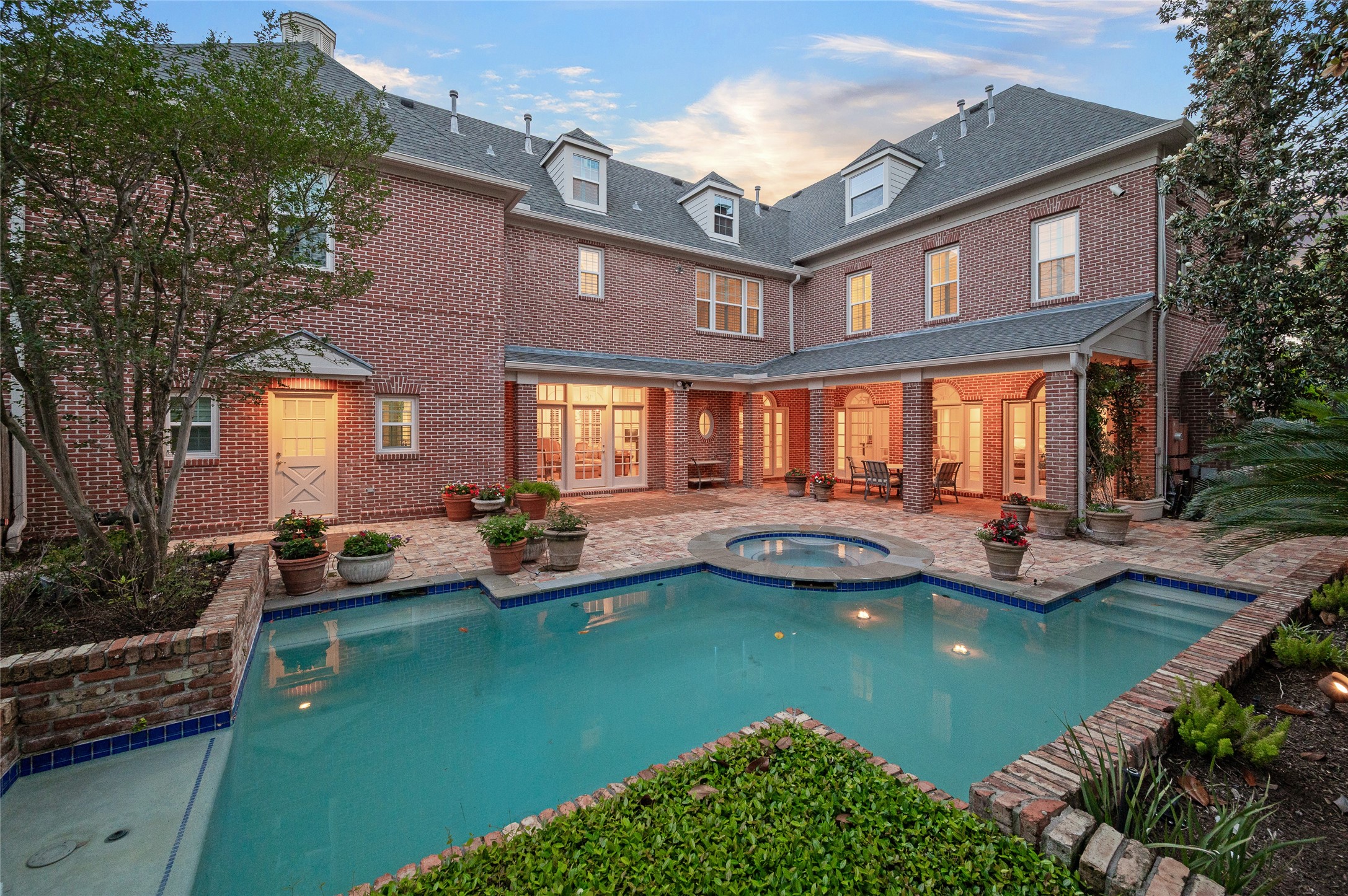  5495 Sugar Hill Drive - 物件實景