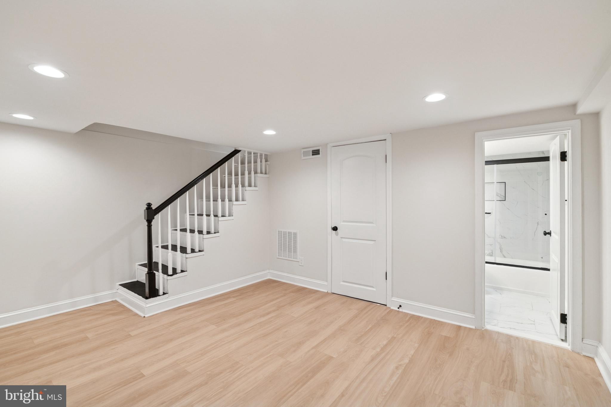 Alexandria, Virginia, 22305, United States, 2 Bedrooms Bedrooms, ,2 BathroomsBathrooms,Residential,For Sale,1944673