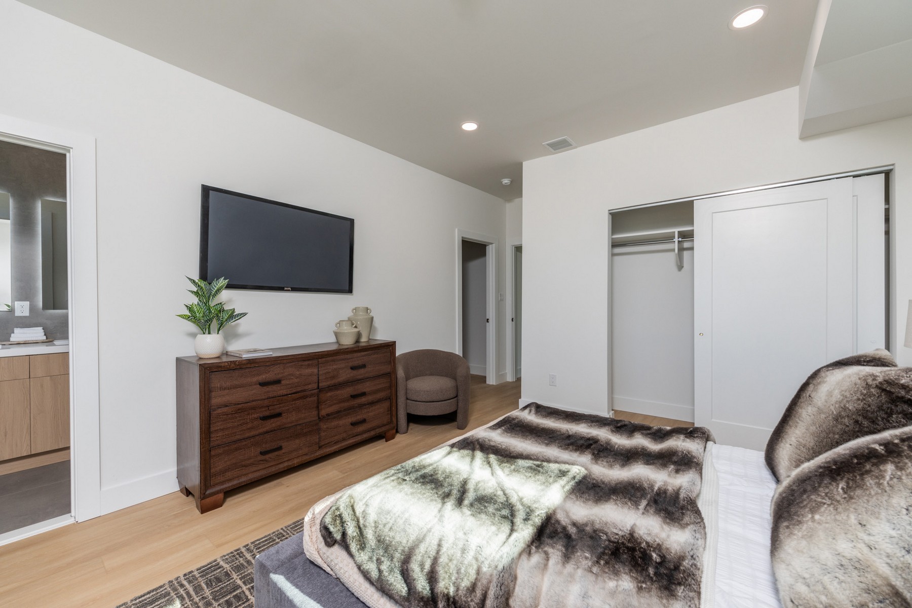  105 B Westminster Avenue - 物件實景