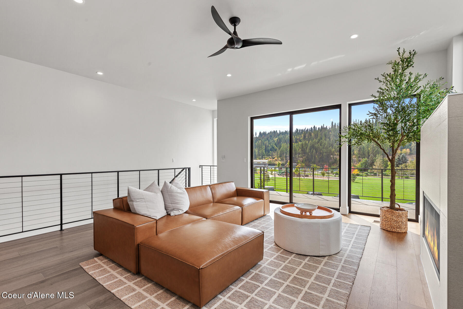 Coeur d'Alene, Idaho, 83815, United States, 2 Bedrooms Bedrooms, ,3 BathroomsBathrooms,Residential,For Sale,2006404