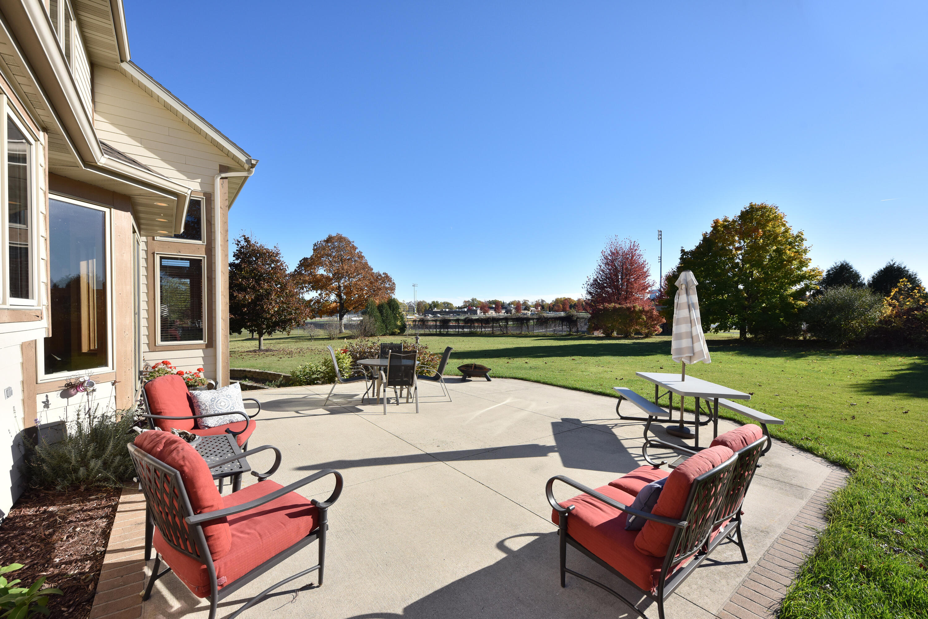 Cedar Grove, Wisconsin, 53013, United States, 5 Bedrooms Bedrooms, ,4 BathroomsBathrooms,Residential,For Sale,1987576