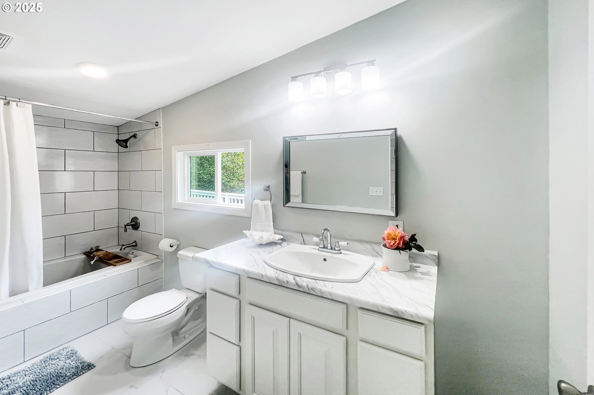Brookings, Oregon, 97415, United States, 3 Bedrooms Bedrooms, ,3 BathroomsBathrooms,Residential,For Sale,1937548