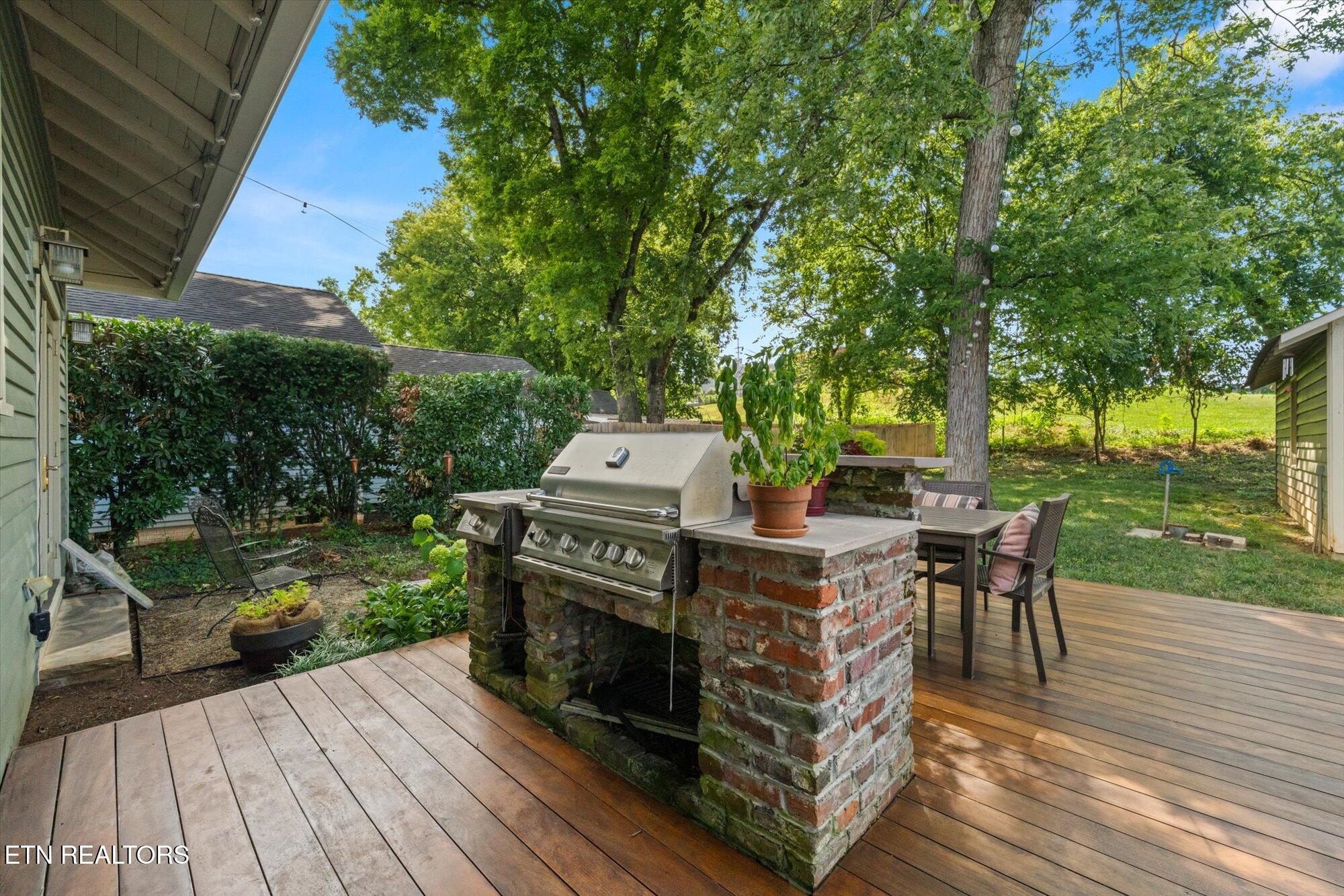 Knoxville, Tennessee, 37917, United States, 3 Bedrooms Bedrooms, ,2 BathroomsBathrooms,Residential,For Sale,1905773