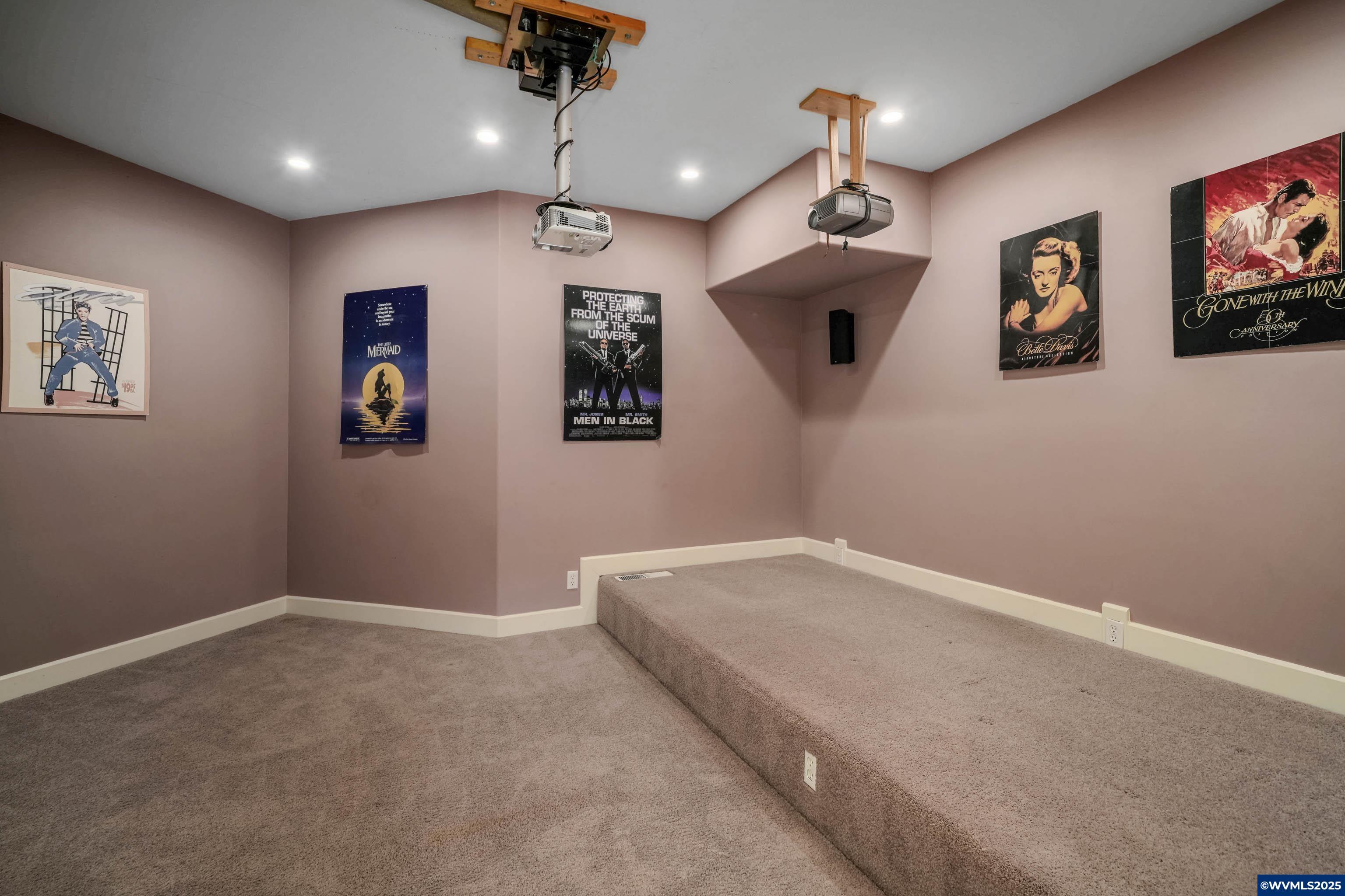 Salem, Oregon, 97306, United States, 6 Bedrooms Bedrooms, ,5 BathroomsBathrooms,Residential,For Sale,1911062