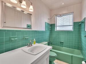 North Miami Beach, Florida, 33179, United States, 4 Bedrooms Bedrooms, ,2 BathroomsBathrooms,Residential,For Sale,1988572