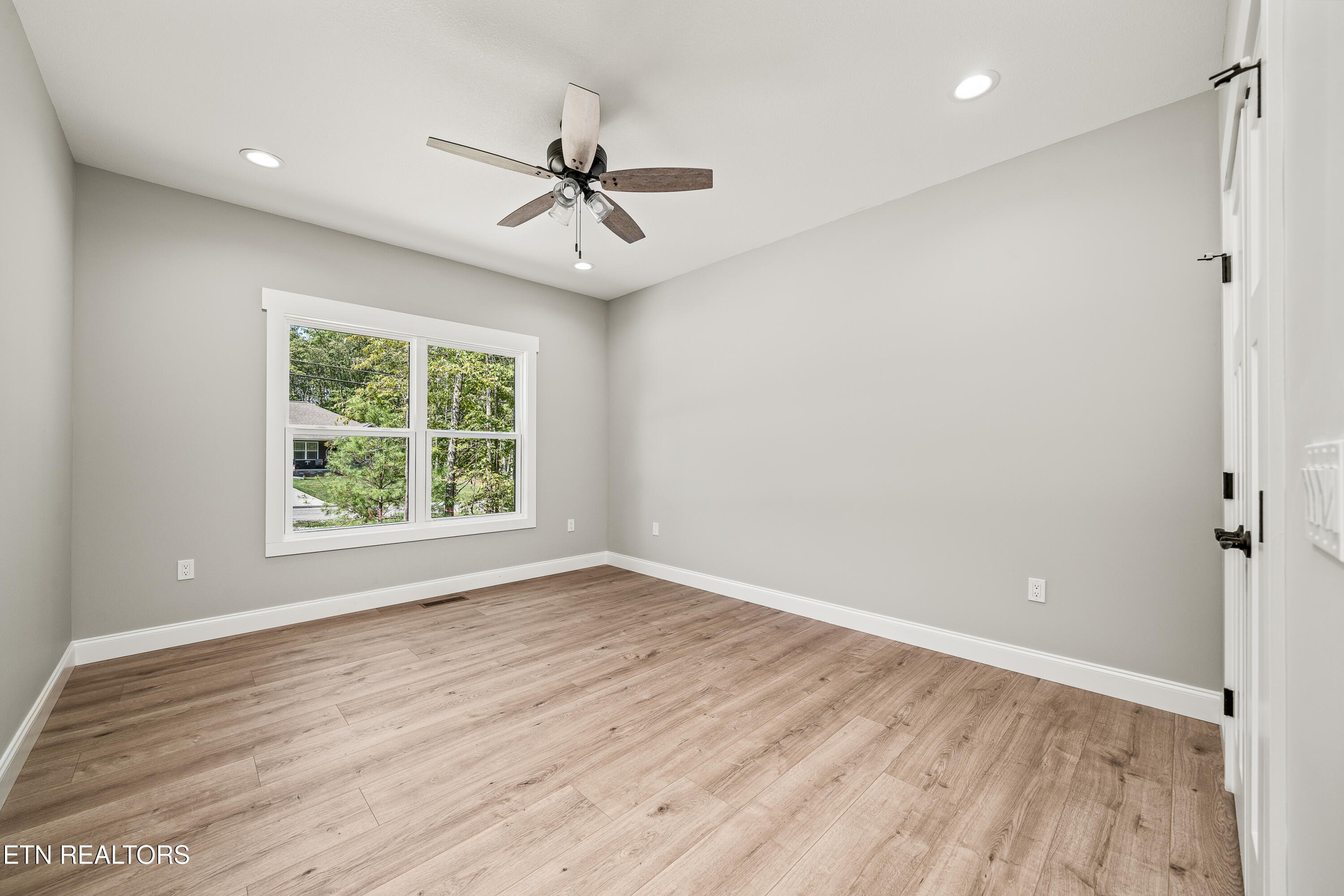 Crossville, Tennessee, 38558, United States, 3 Bedrooms Bedrooms, ,2 BathroomsBathrooms,Residential,For Sale,1937807