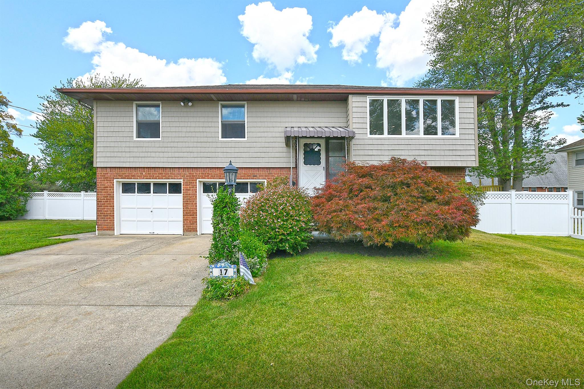 Hicksville, New York, 11801, United States, 3 Bedrooms Bedrooms, ,3 BathroomsBathrooms,Residential,For Sale,1932624