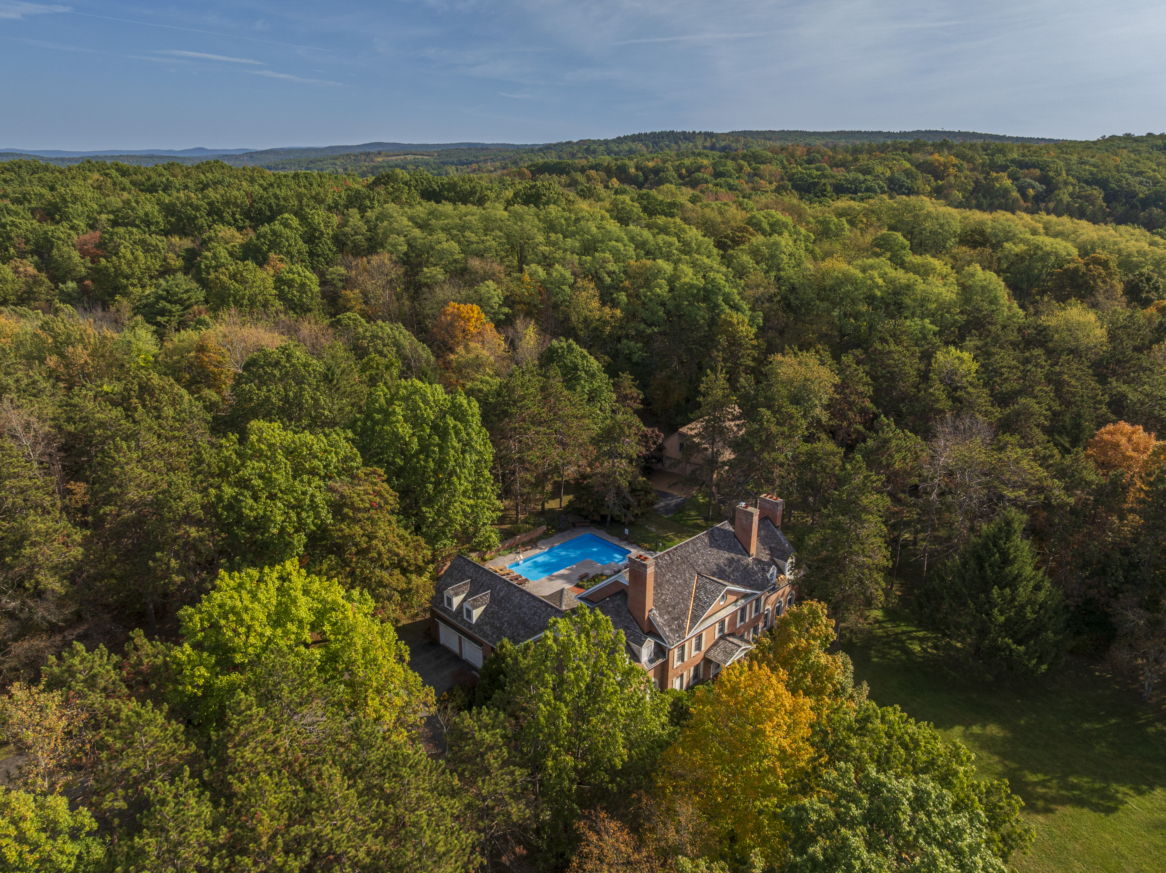  12,000SF Georgian Country Estate  25+ Secluded Acres with Pool & Barn Near Huds - 物件實景