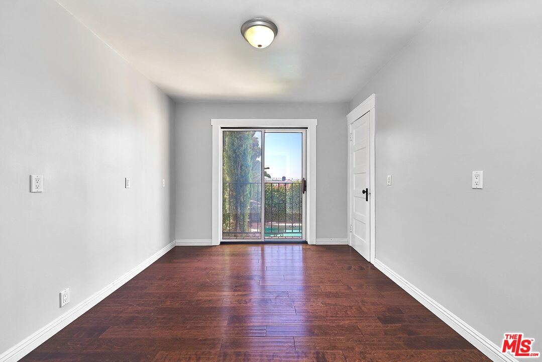 Los Angeles, California, 90005, United States, 5 Bedrooms Bedrooms, ,6 BathroomsBathrooms,Residential,For Sale,1907226