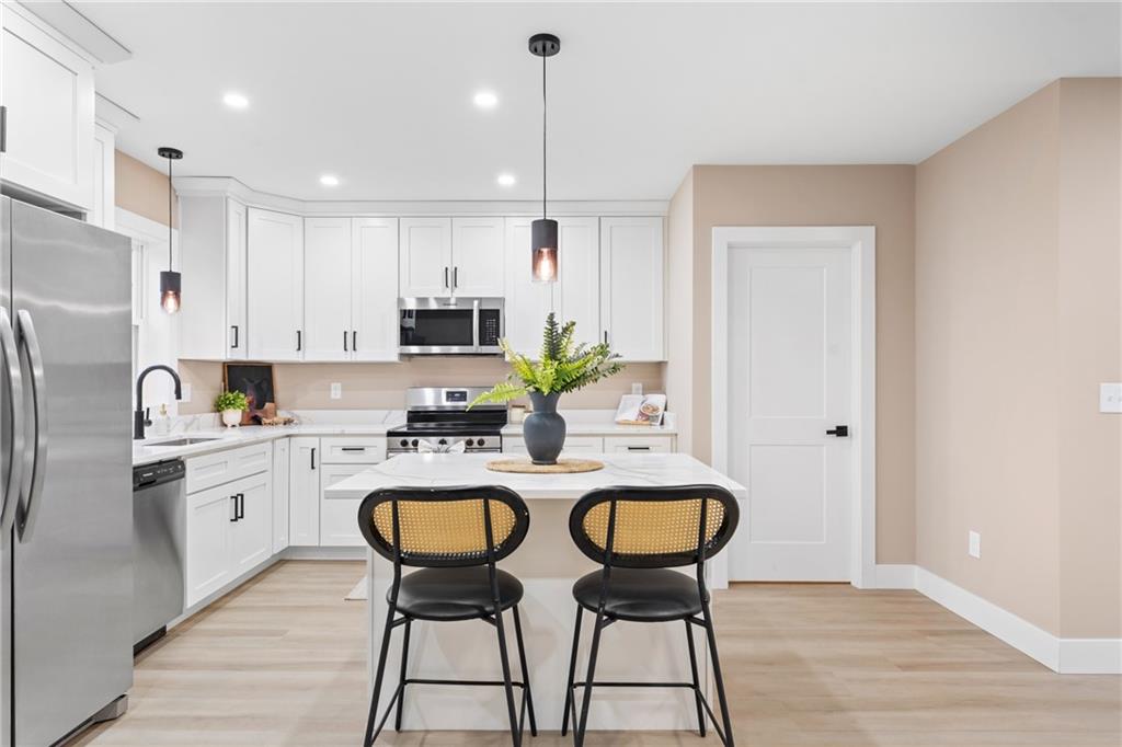 Providence, Rhode Island, 02907, United States, 6 Bedrooms Bedrooms, ,4 BathroomsBathrooms,Residential,For Sale,2005298