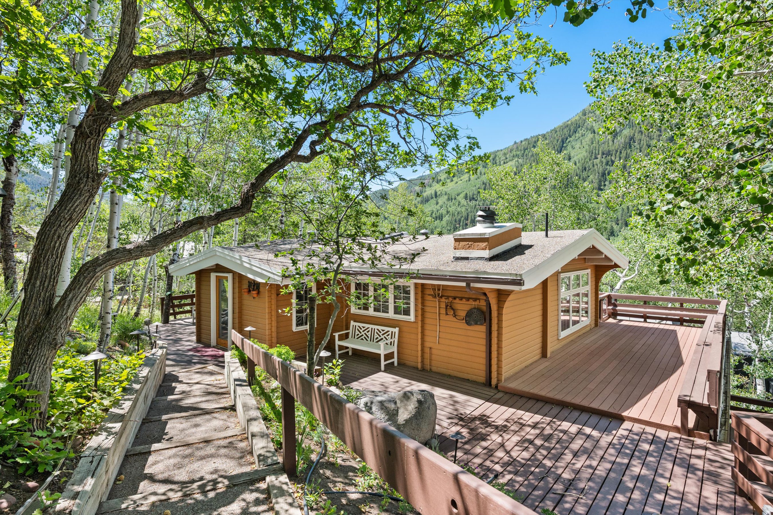  CHARMING EAST ASPEN HOME WITH VIEWS OF ASPEN MOUNTAIN - 物件實景