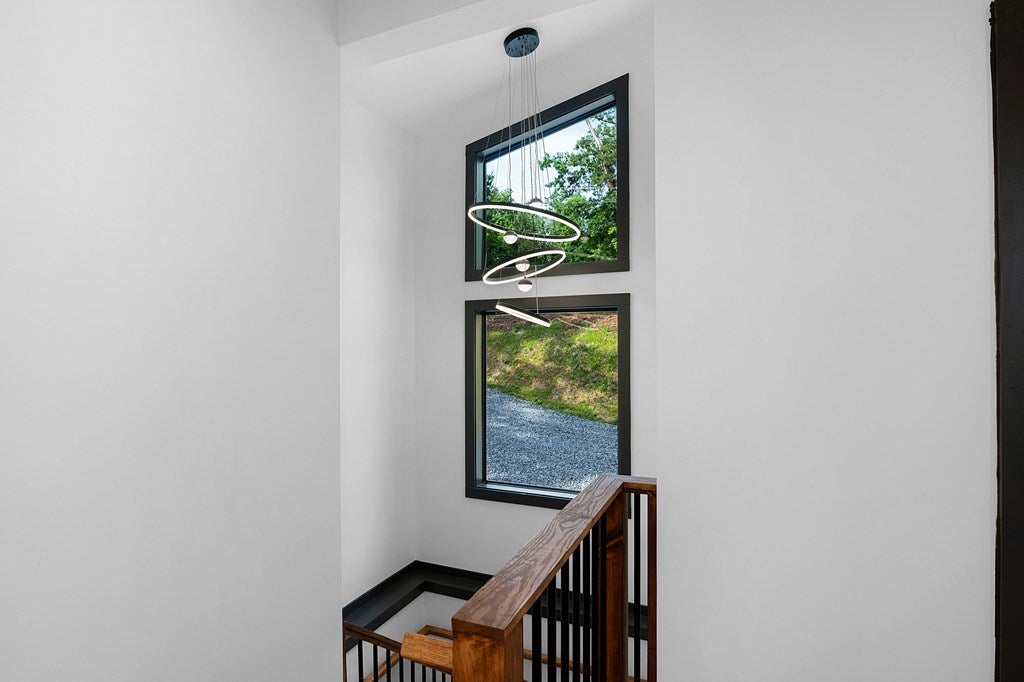 Ellijay, Georgia, 30540, United States, 3 Bedrooms Bedrooms, ,3 BathroomsBathrooms,Residential,For Sale,1840350