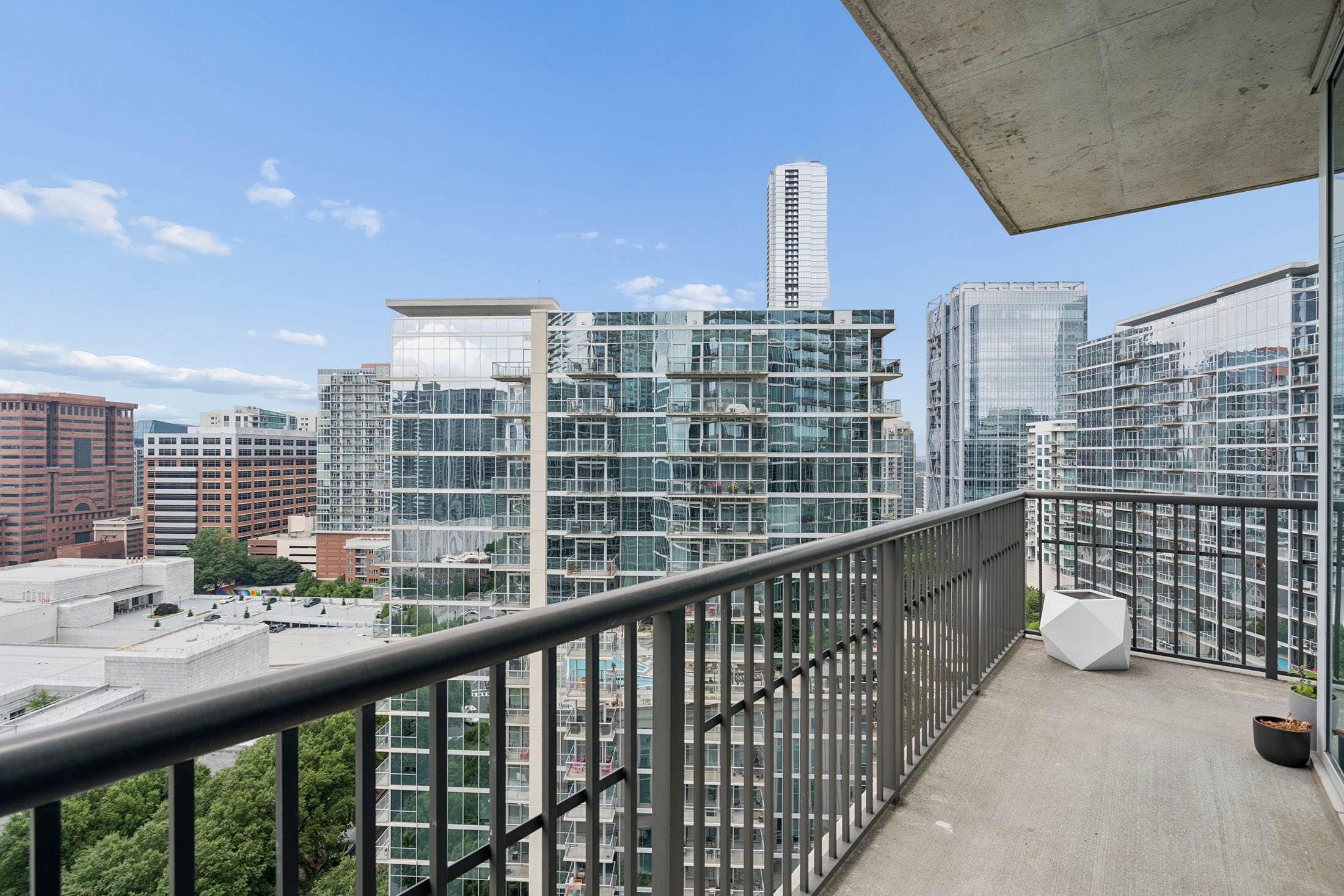  Stunning Southwest Views from Corner Residence at 1010 Midtown - 物件實景