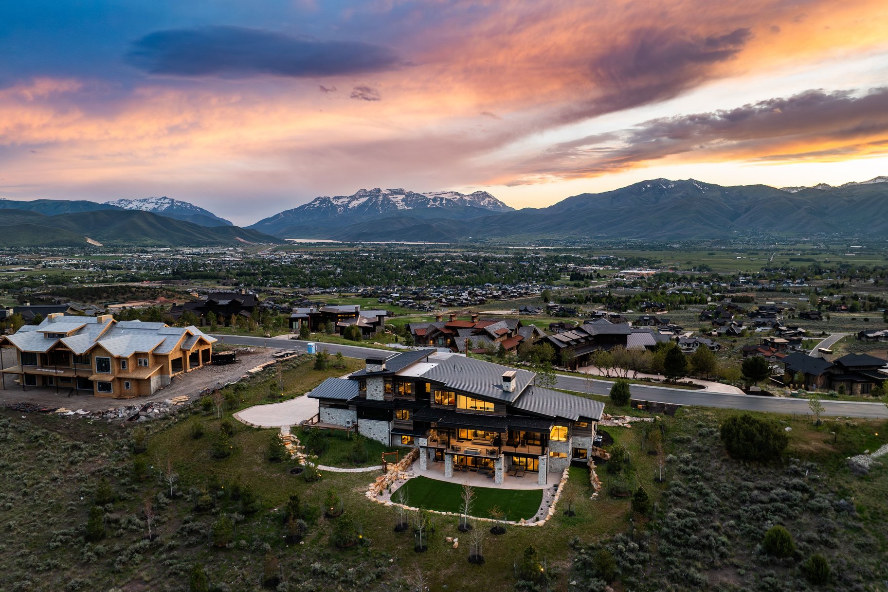 New Mountain Contemporary Home on Rare Double Lot with Timp Views - 物件實景
