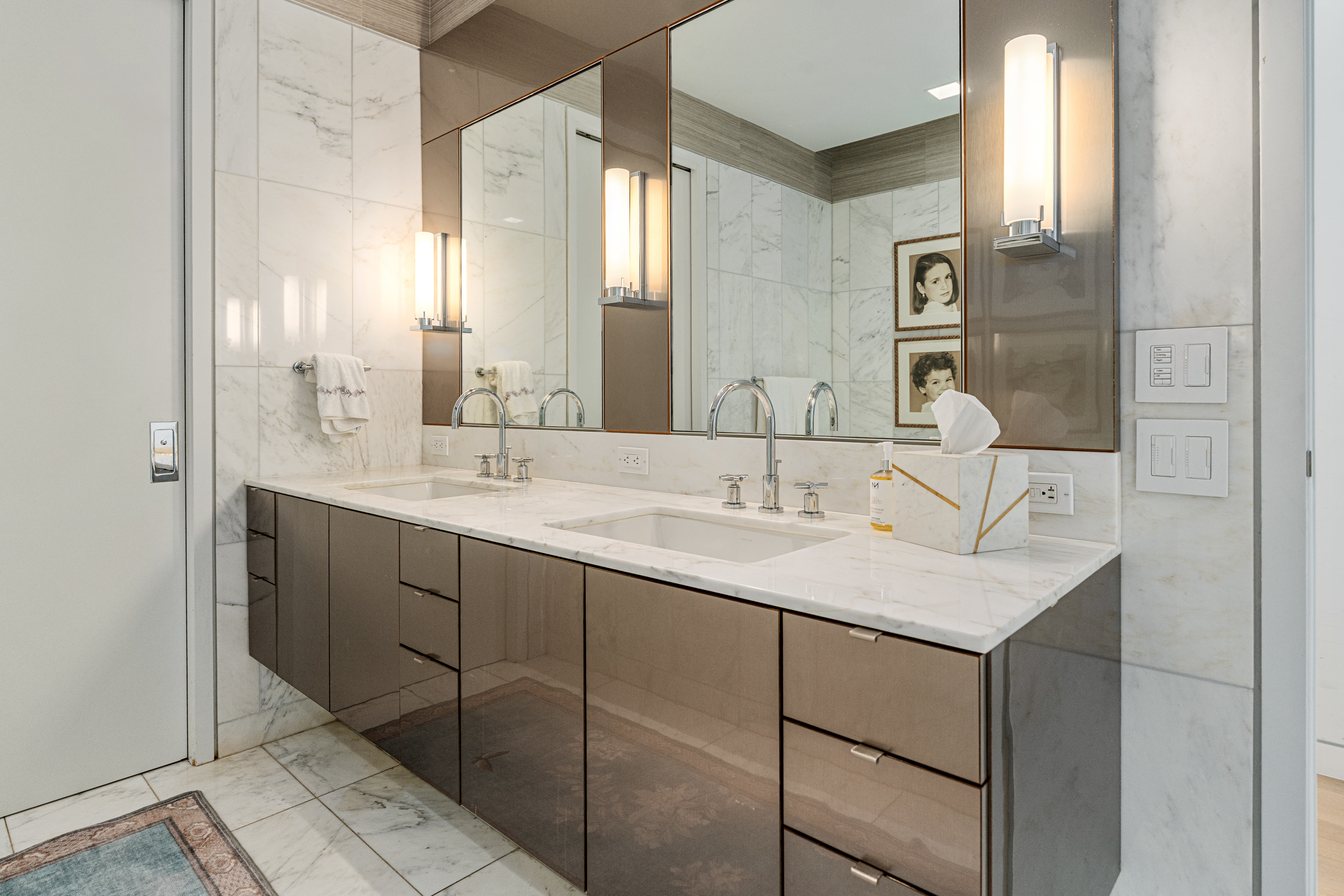  Distinctive Residence with Refined Custom Interiors - 物件實景
