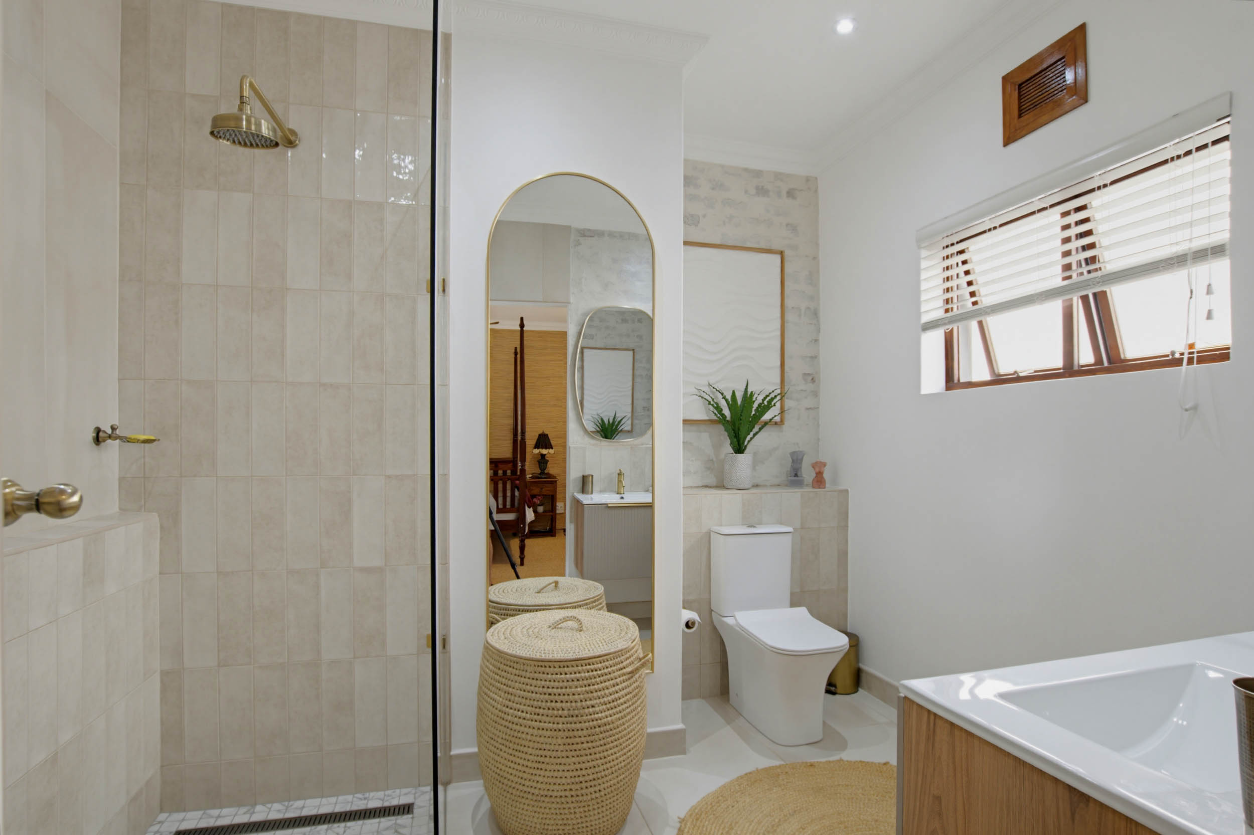  Fully Renovated Coastal Residence with Guest Flatlet and Sea Views in Salt Rock - 物件實景