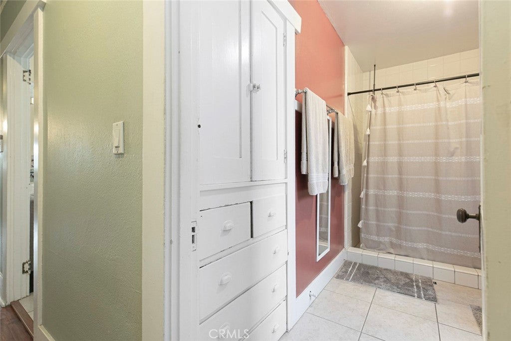 Pasadena, California, 91101, United States, 2 Bedrooms Bedrooms, ,1 BathroomBathrooms,Residential,For Sale,1996885