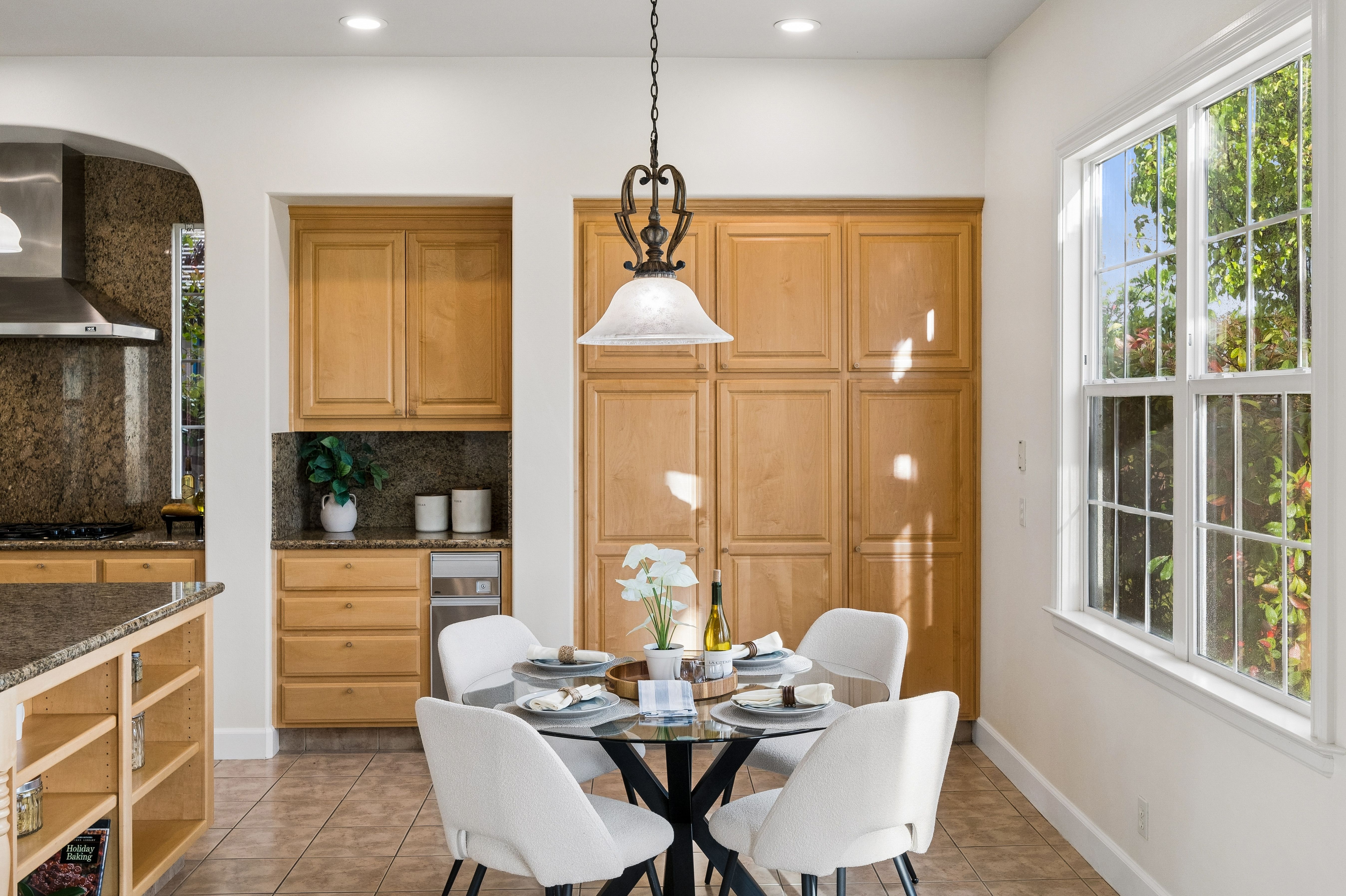  Panoramic Views and Timeless Design in This Stunning Shapell ?Gallery? Residence - 物件實景