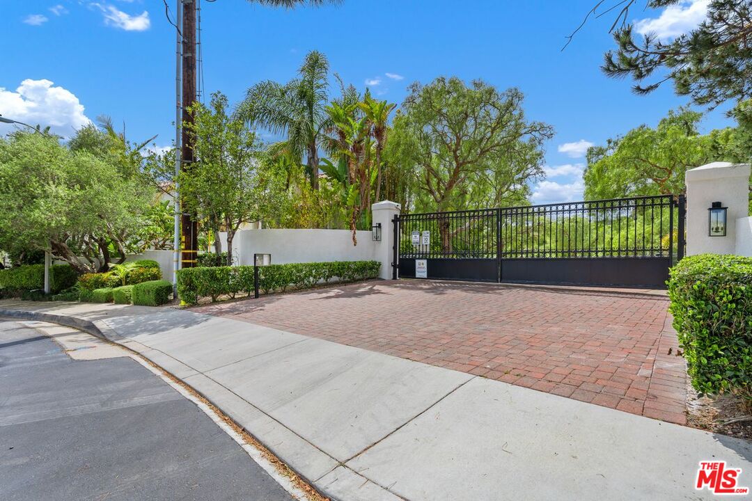 Malibu, California, 90265, United States, 3 Bedrooms Bedrooms, ,3 BathroomsBathrooms,Residential,For Sale,1807651