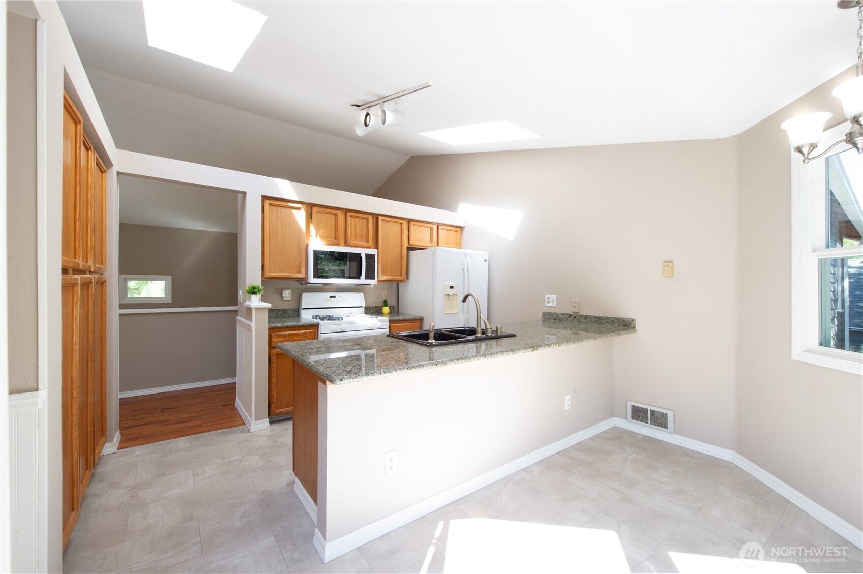Everett, Washington, 98208, United States, 4 Bedrooms Bedrooms, ,3 BathroomsBathrooms,Residential,For Sale,1920302