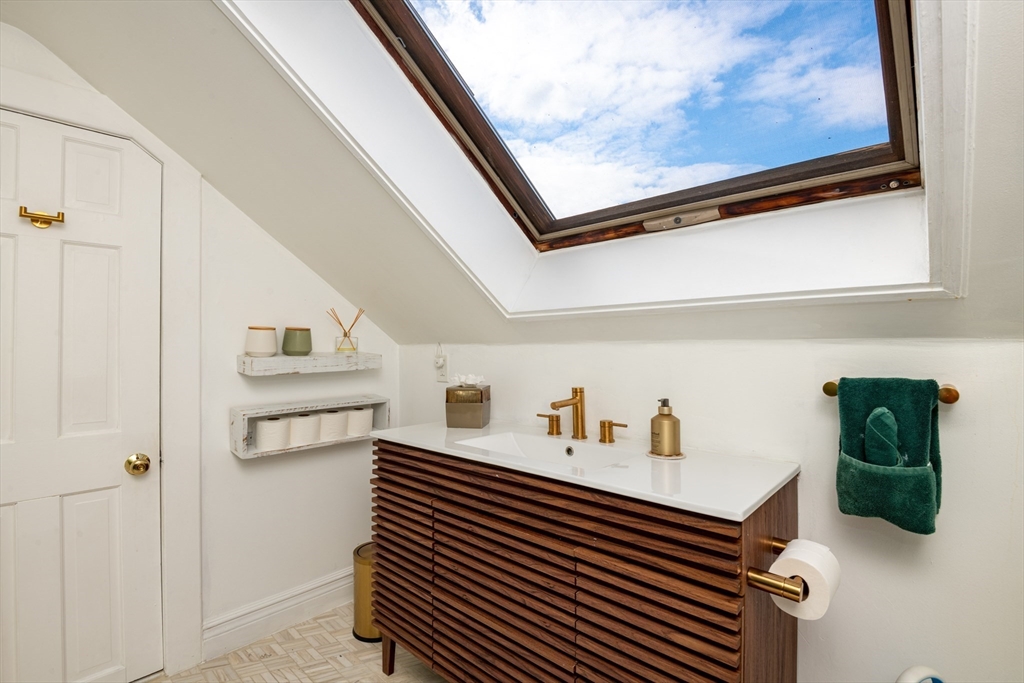 Salem, Massachusetts, 01970, United States, 3 Bedrooms Bedrooms, ,2 BathroomsBathrooms,Residential,For Sale,1990953