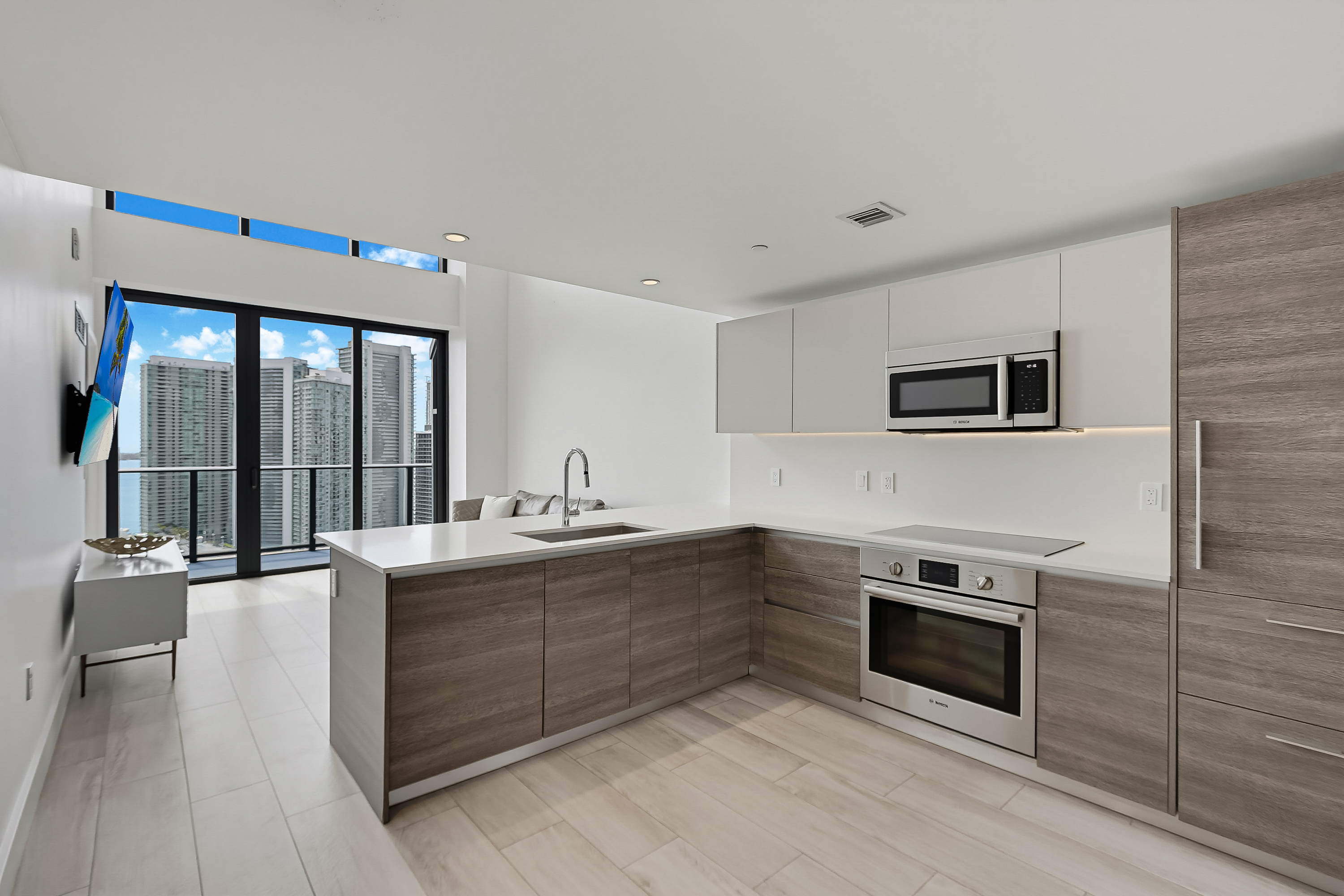  121 NE 34th St, Miami, FL, 33137 - 物件實景
