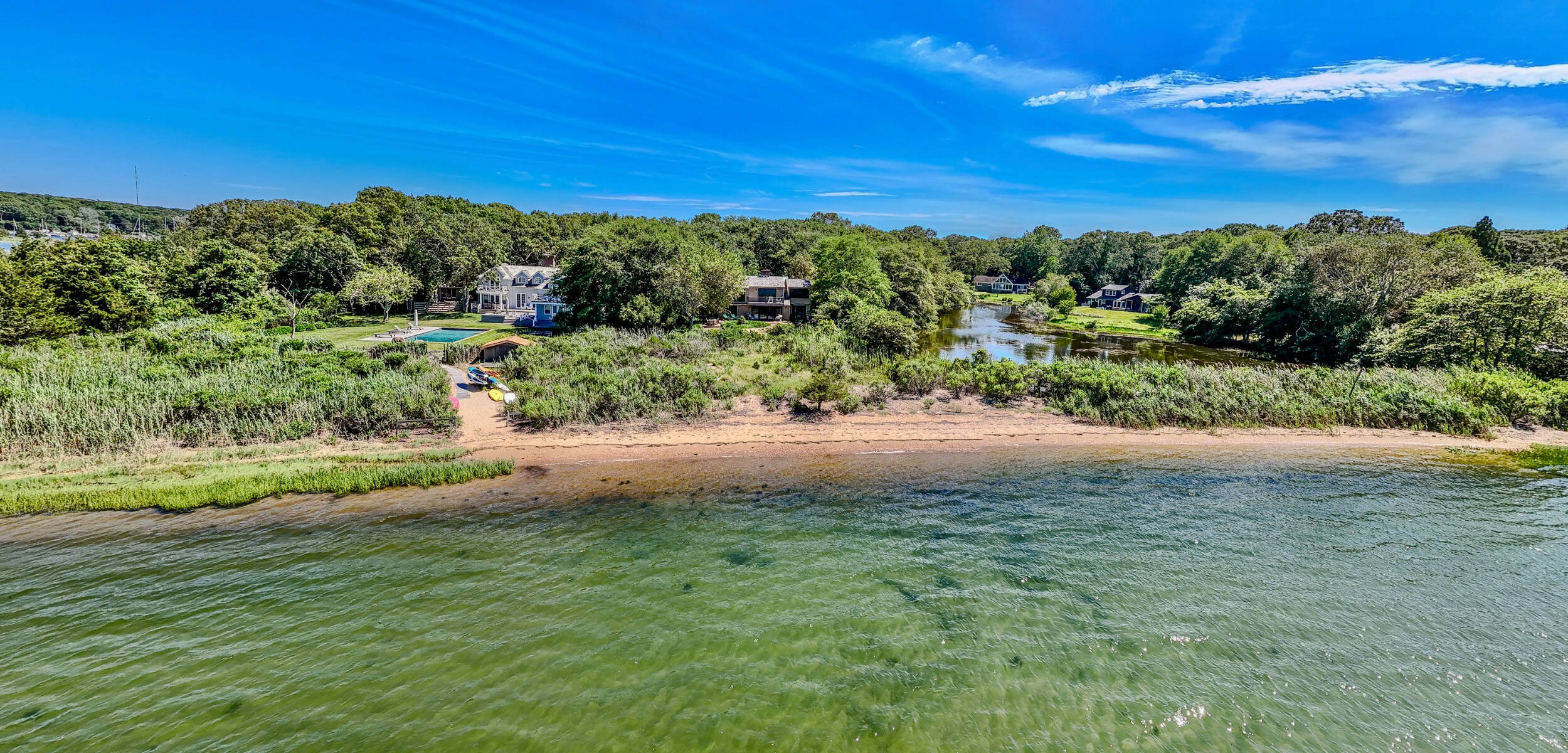  Sunrise to Sunset Views at this New Heavenly Waterfront Home - 物件實景